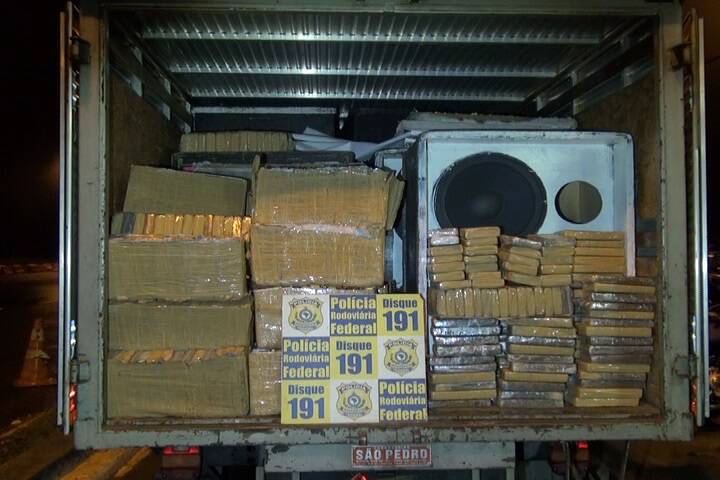 PRF apreende 759 kg de maconha