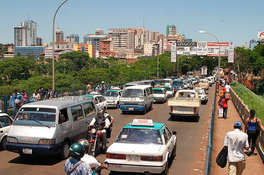 Desvalorização do real permite “invasão” de paraguaios em Foz do Iguaçu