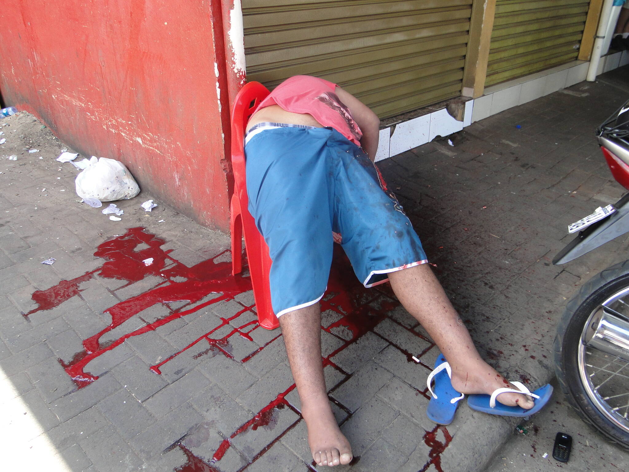 Rapaz é morto com tiro na cabeça na Vila Portes