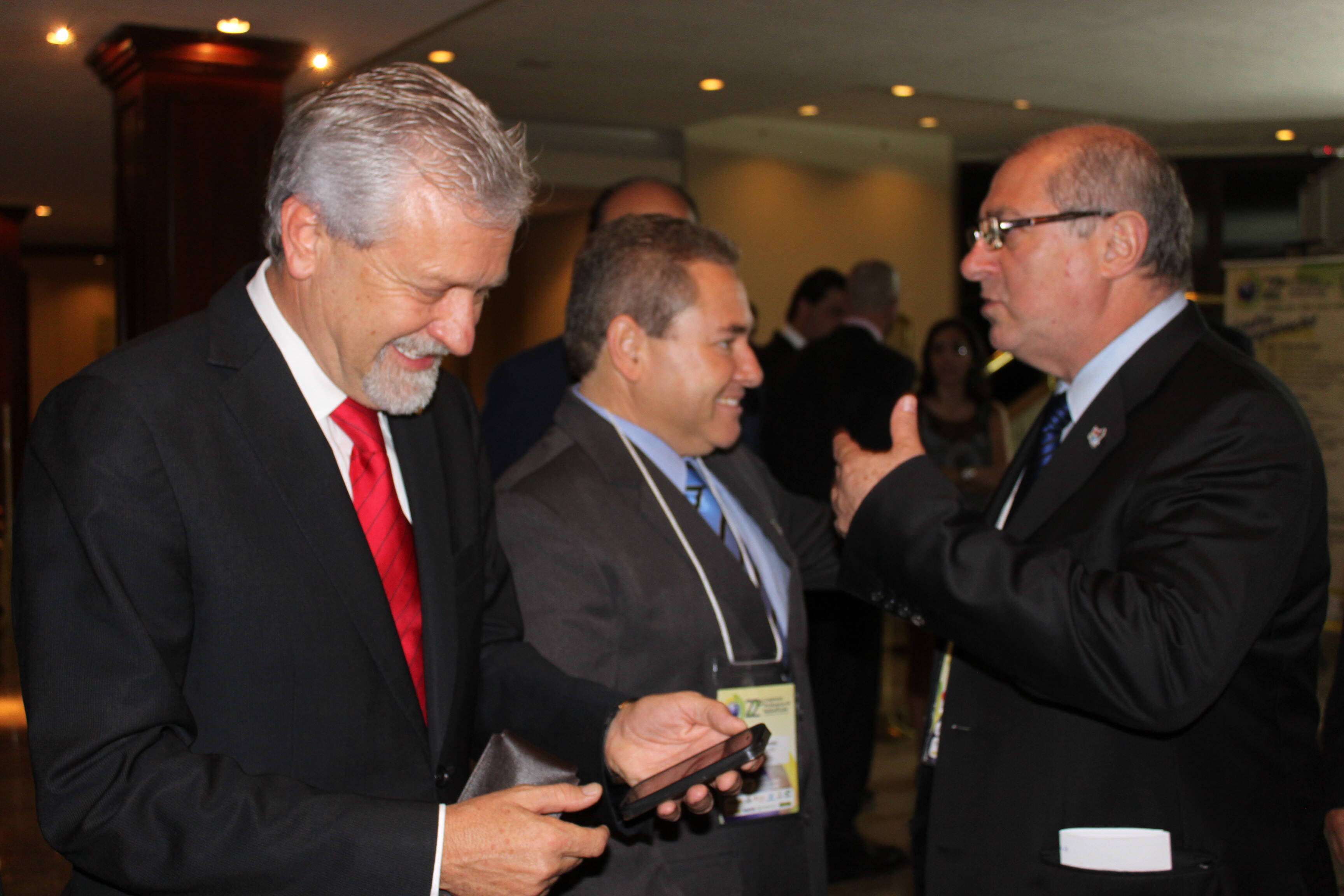 Governador e ministros abrem em Foz o 22º Congresso Paranaense de Radiodifusão
