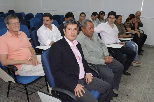 Profissionais do Mais Médicos ainda não estão atuando na cidade
