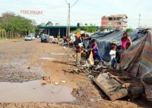 el-campamento-improvisado-de-los-indigenas-ubicado-al-costado-de-la-terminal-de-mnibus-_595_423_52474