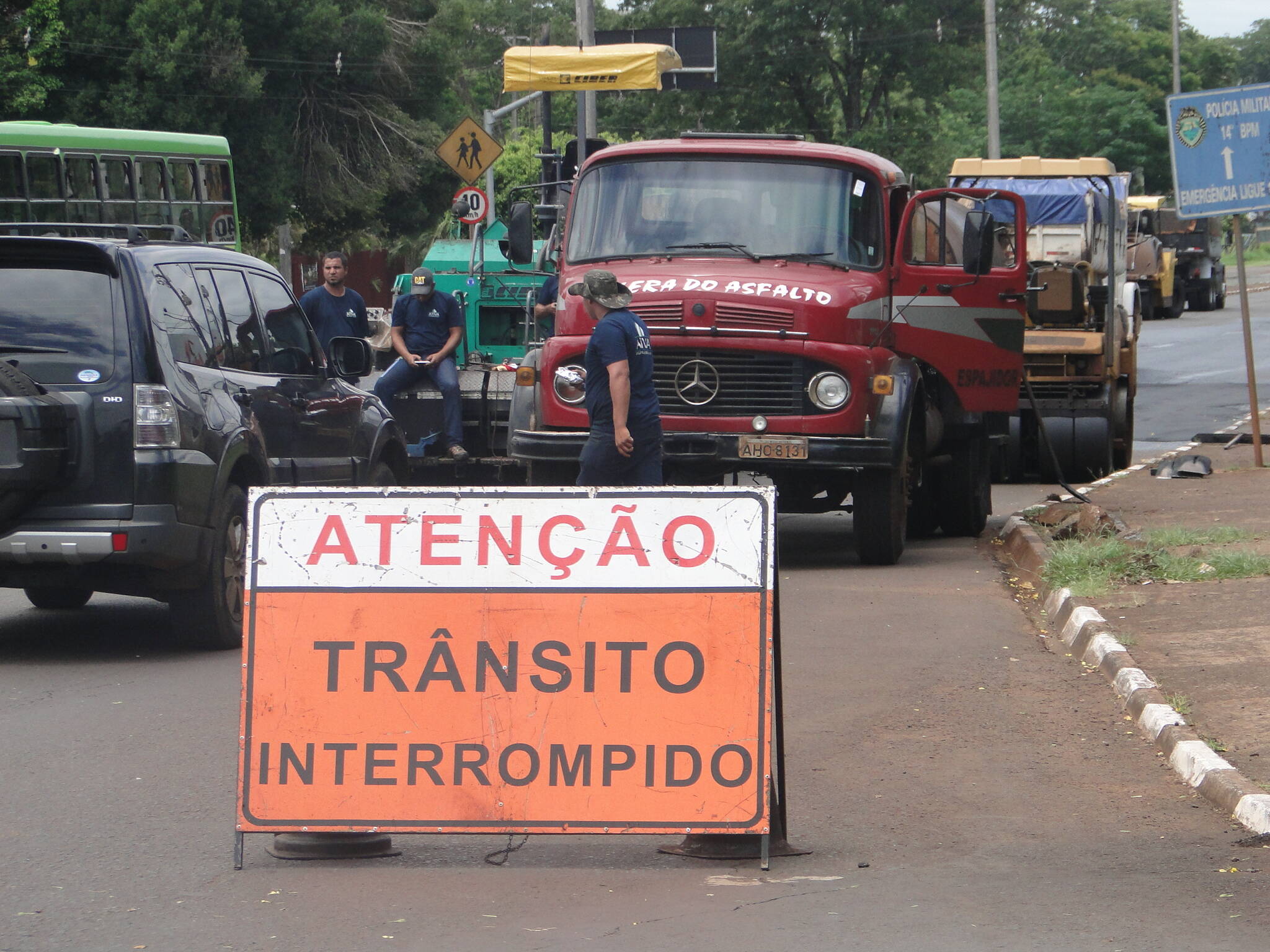 Parte da Avenida Costa e Silva foi interditada para recapeamento