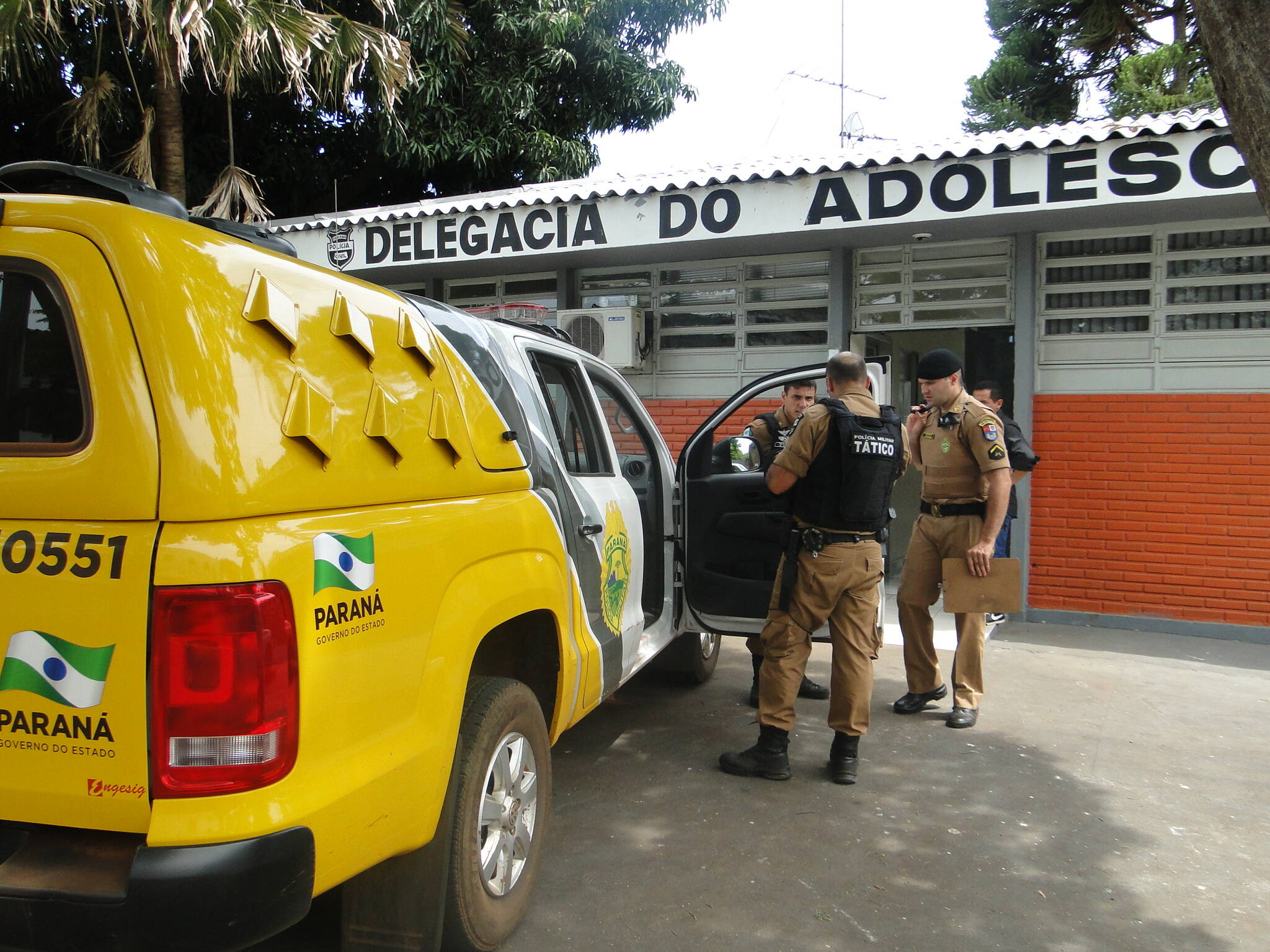 Policiais do Tático apreendem menores e drogas no Jardim São Paulo
