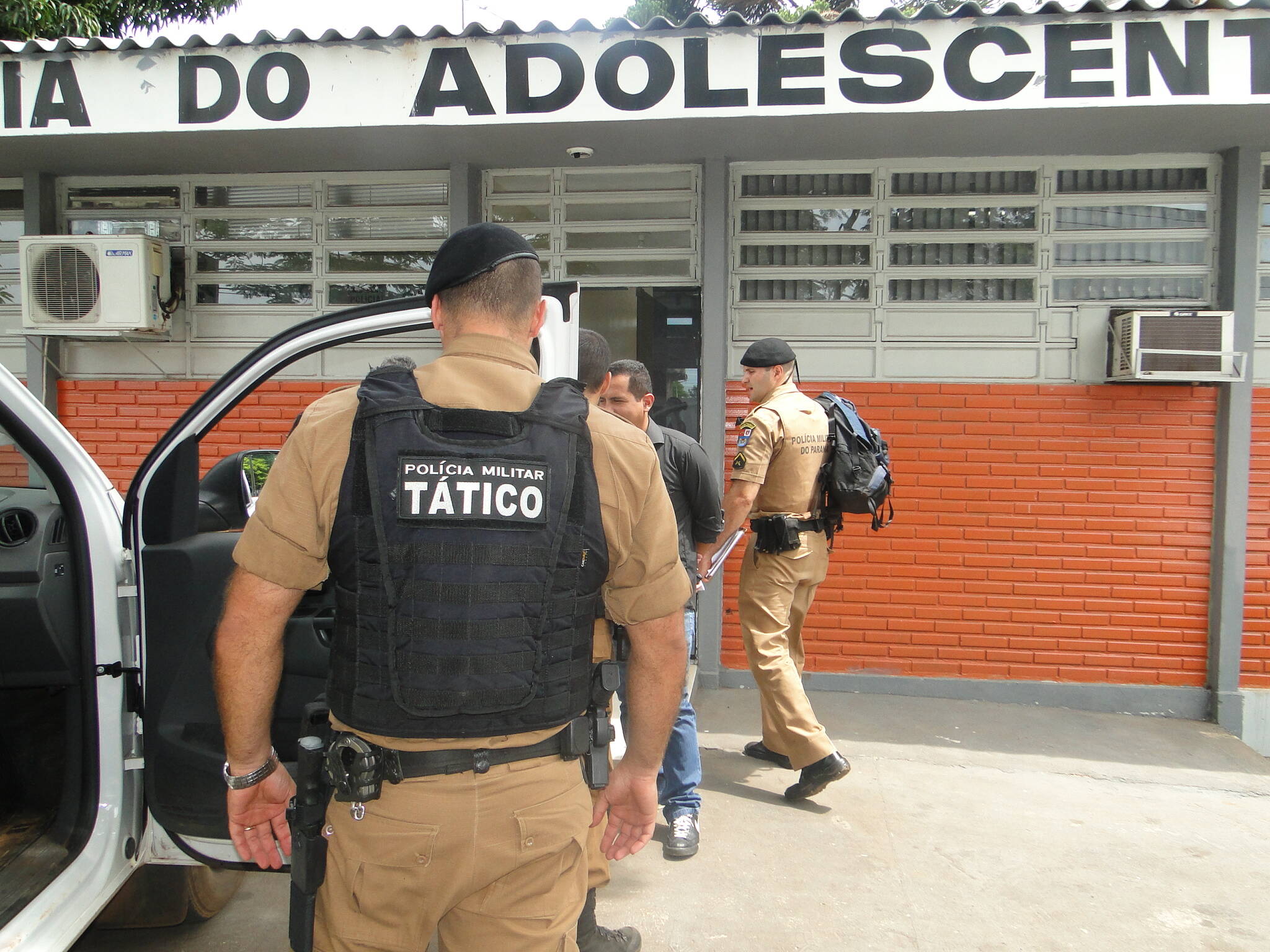 Policiais do Tático apreendem menores e drogas no Jardim São Paulo