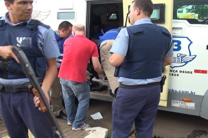 Grupo assalta carro-forte no banco Bradesco em Foz do Iguaçu