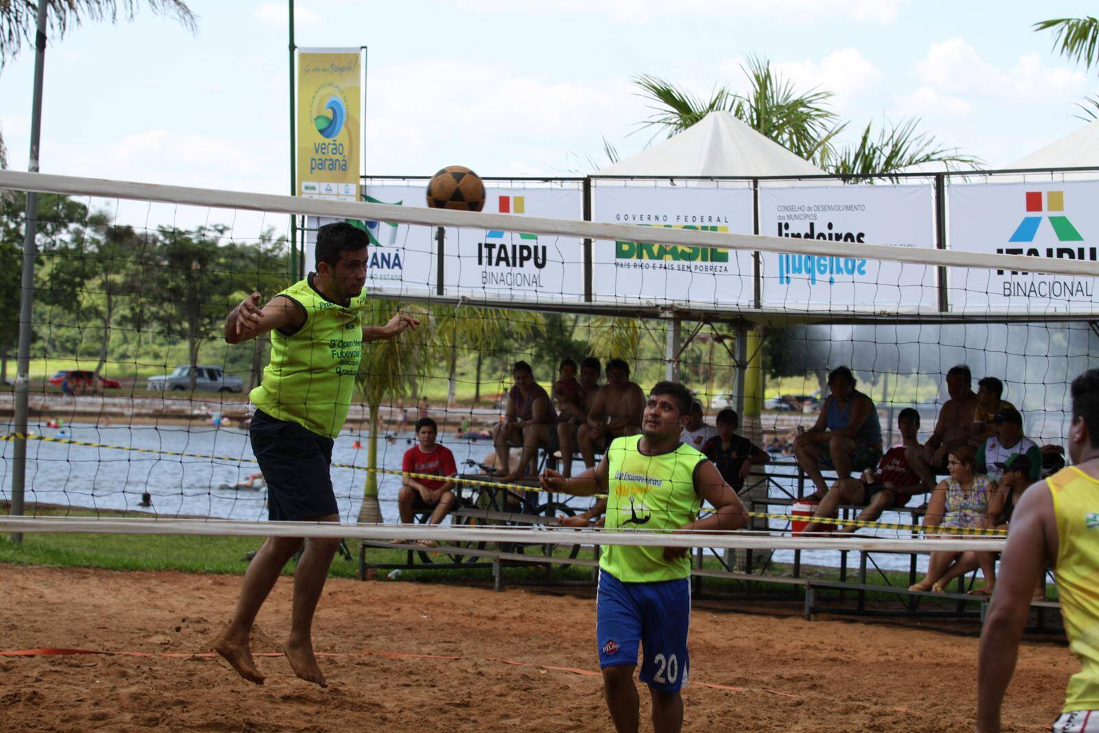 Foz do Iguaçu conquista dobradinha no futevôlei do Verão Paraná