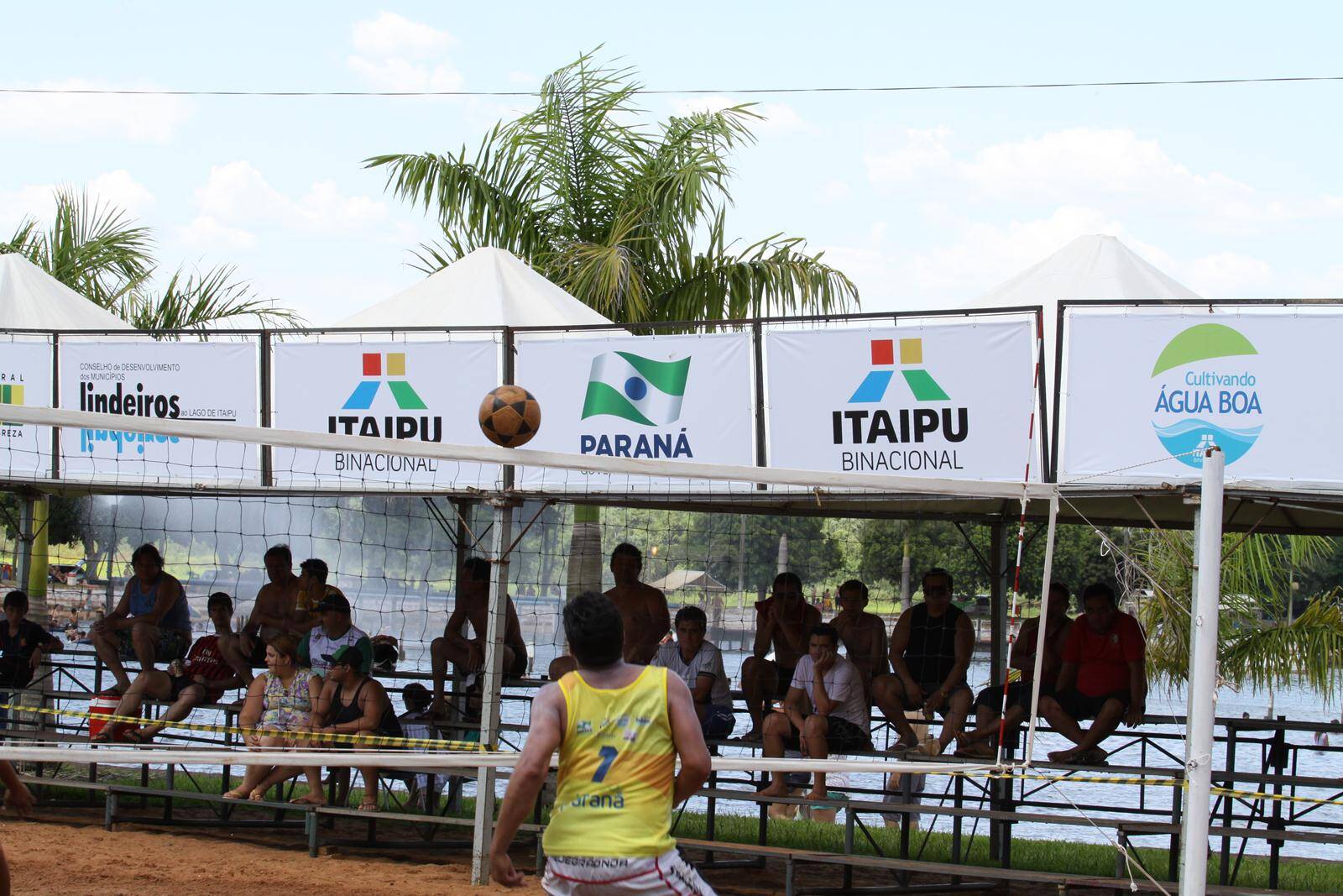 Foz do Iguaçu conquista dobradinha no futevôlei do Verão Paraná