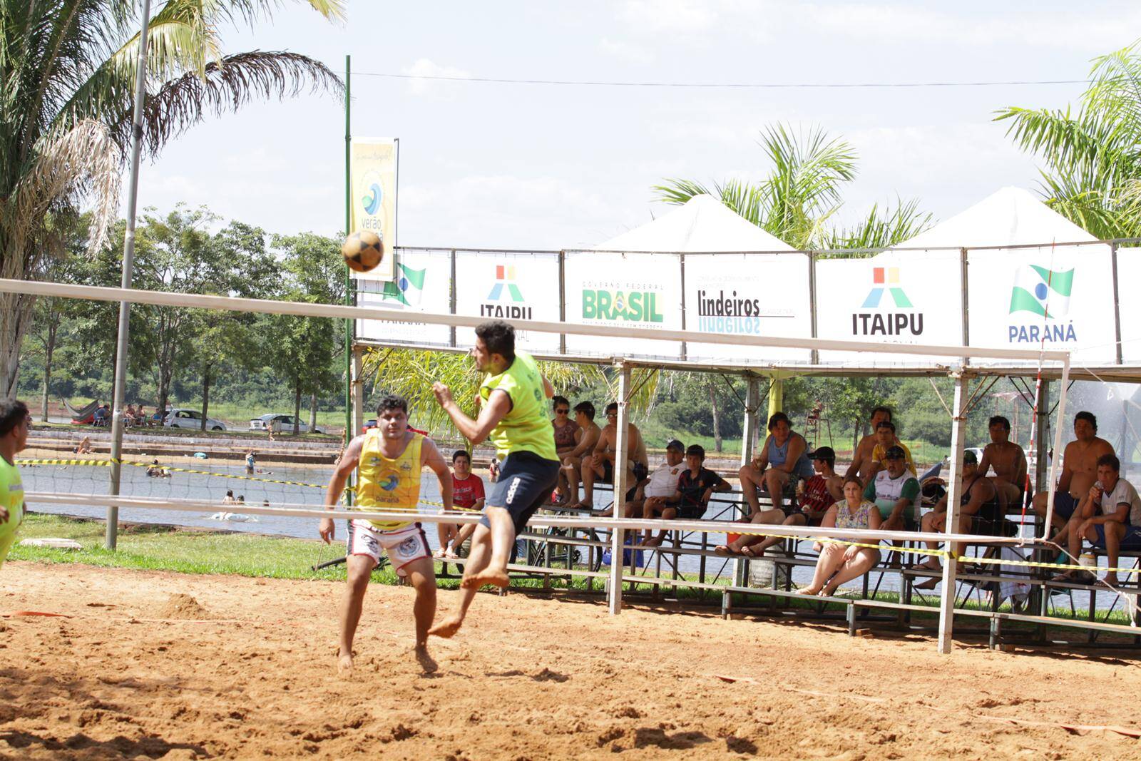 Foz do Iguaçu conquista dobradinha no futevôlei do Verão Paraná