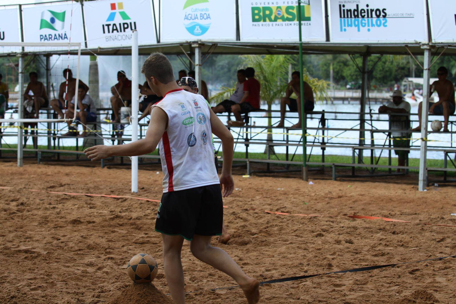 Foz do Iguaçu conquista dobradinha no futevôlei do Verão Paraná