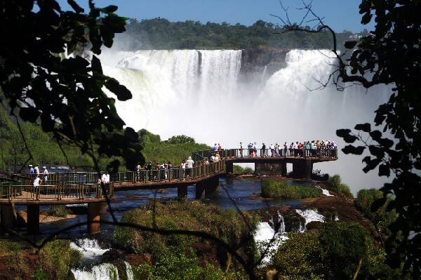 Resultado de imagem para imagem para cataratas de iguacu