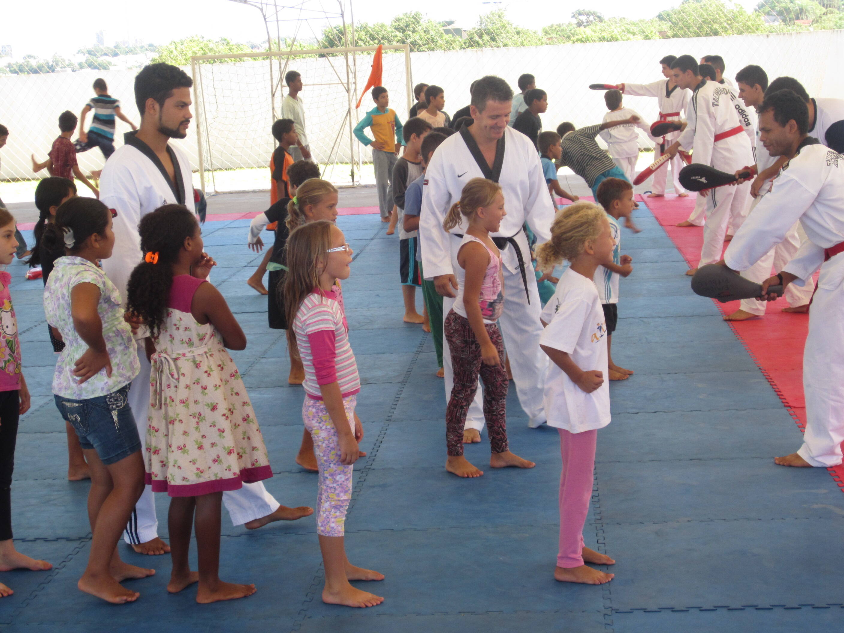 Mestre da seleção brasileiro de taekwondo participa de aula especial em Foz