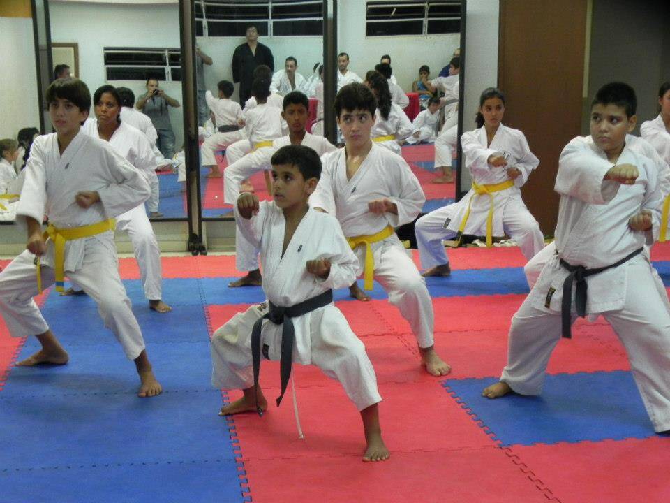 Atletas iguaçuenses participam da II Copa Colombo de Karate Seigokan
