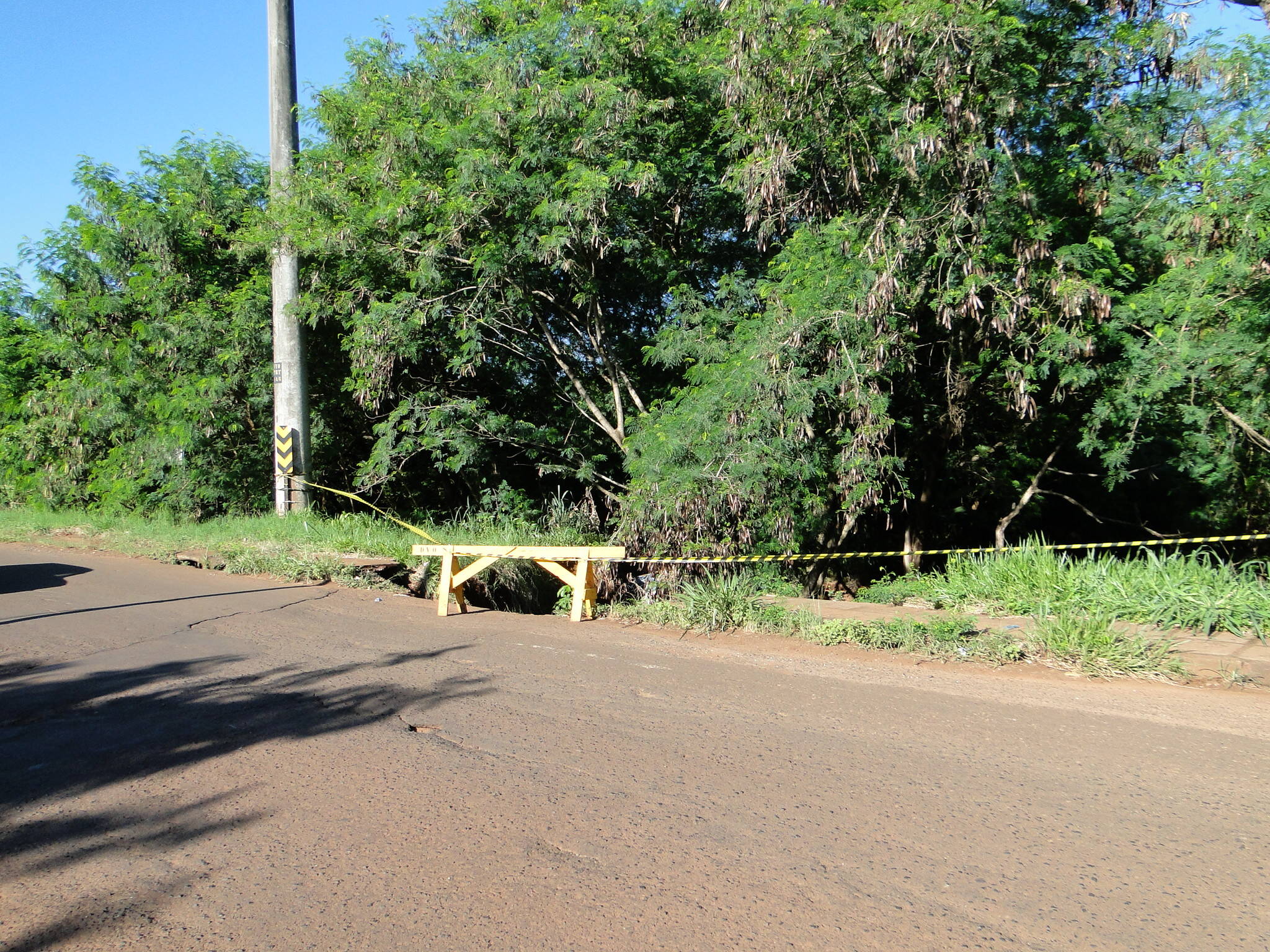 Cratera é formada após queda de ponte na Rua Tibagi
