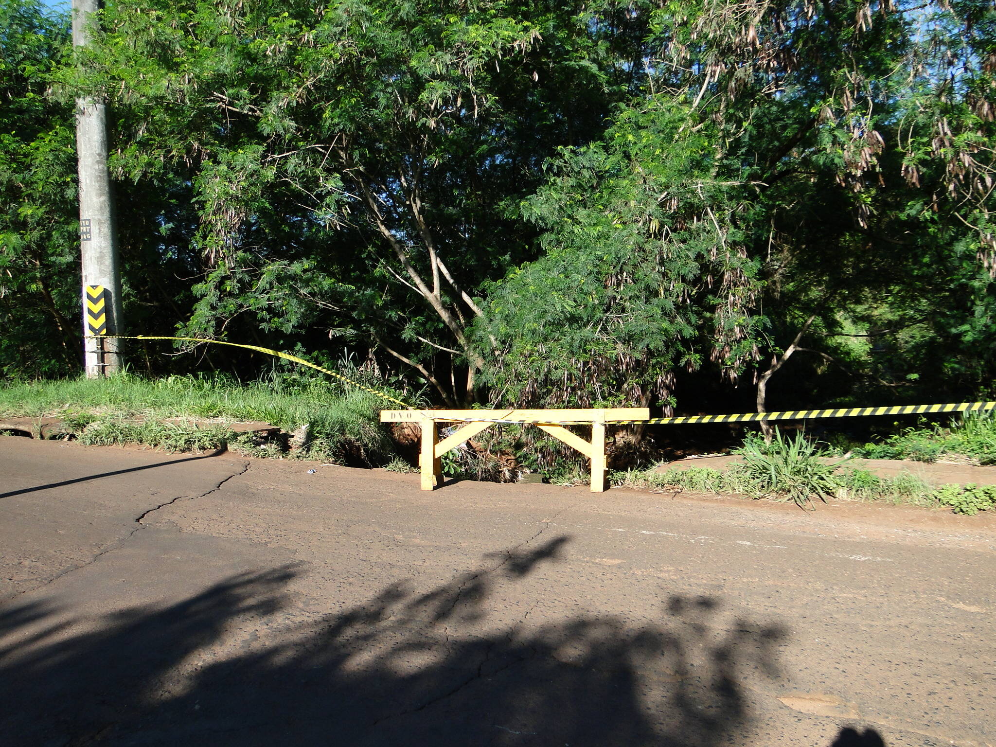 Cratera é formada após queda de ponte na Rua Tibagi
