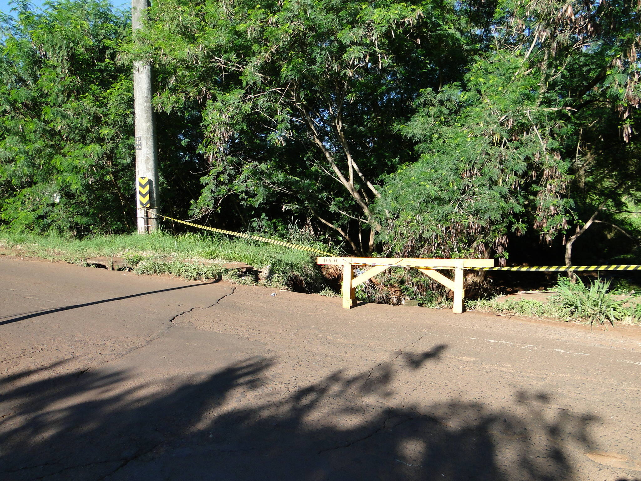 Cratera é formada após queda de ponte na Rua Tibagi