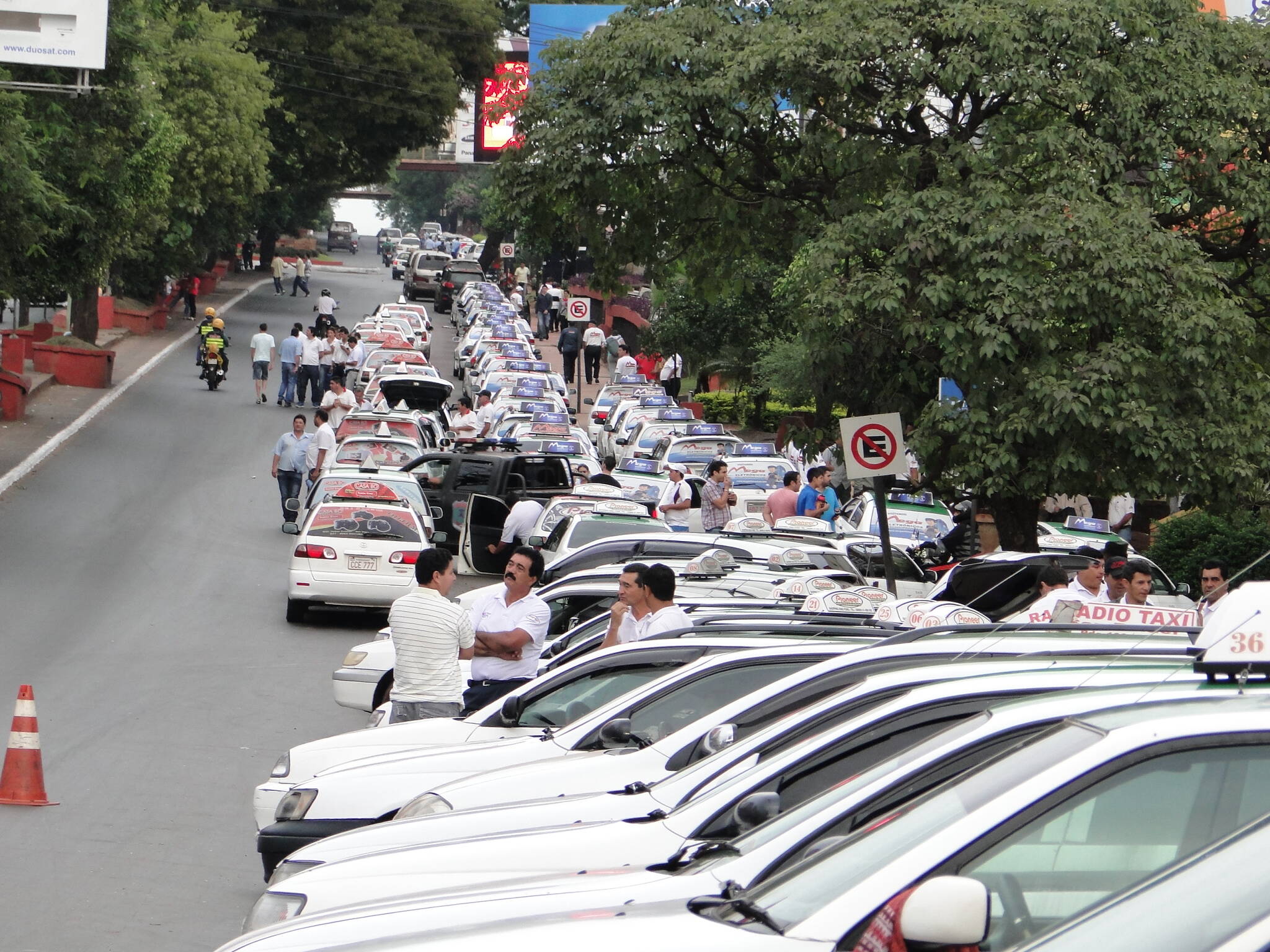 Greve geral fecha comércio no Paraguai