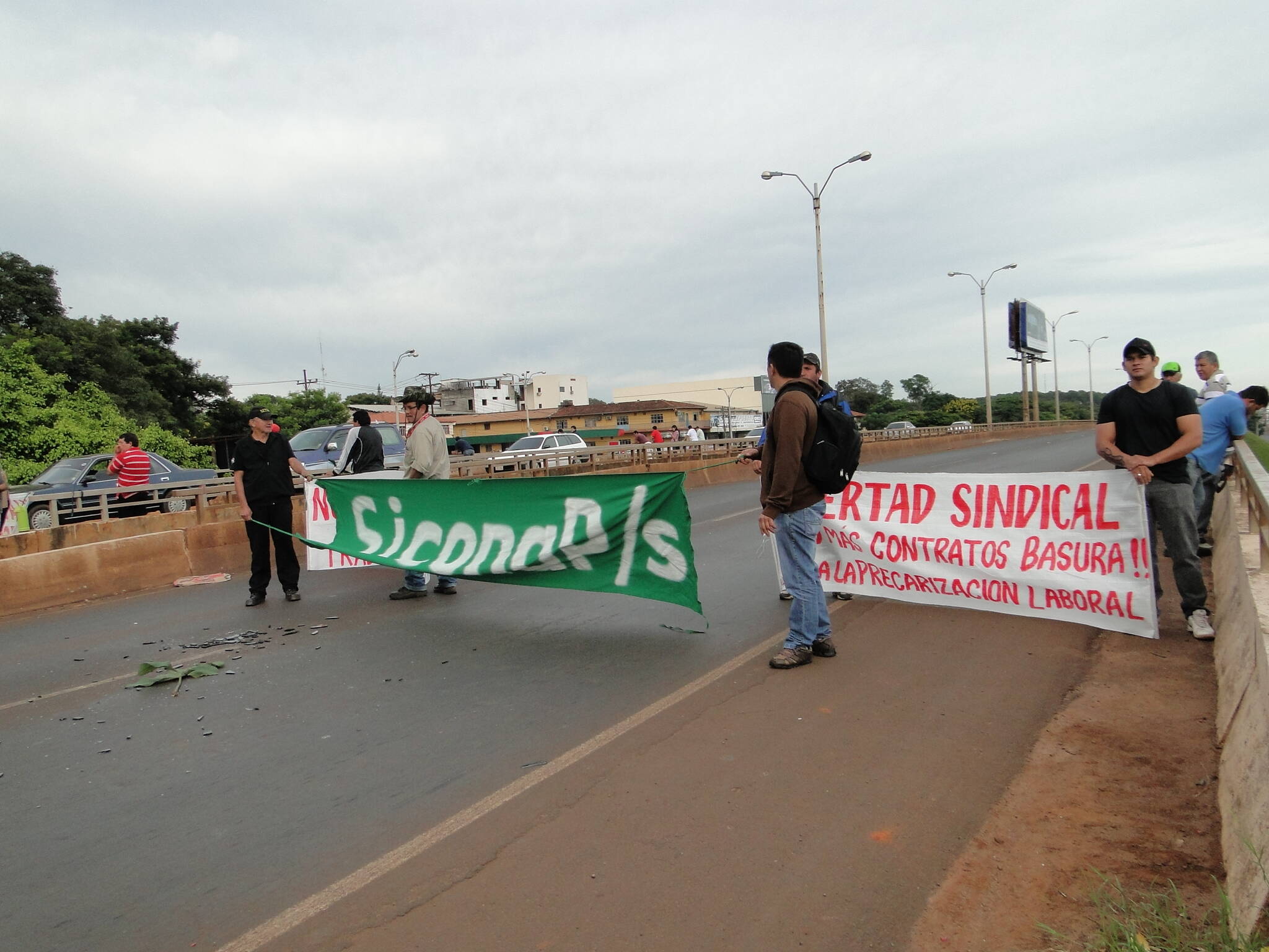 Greve geral fecha comércio no Paraguai