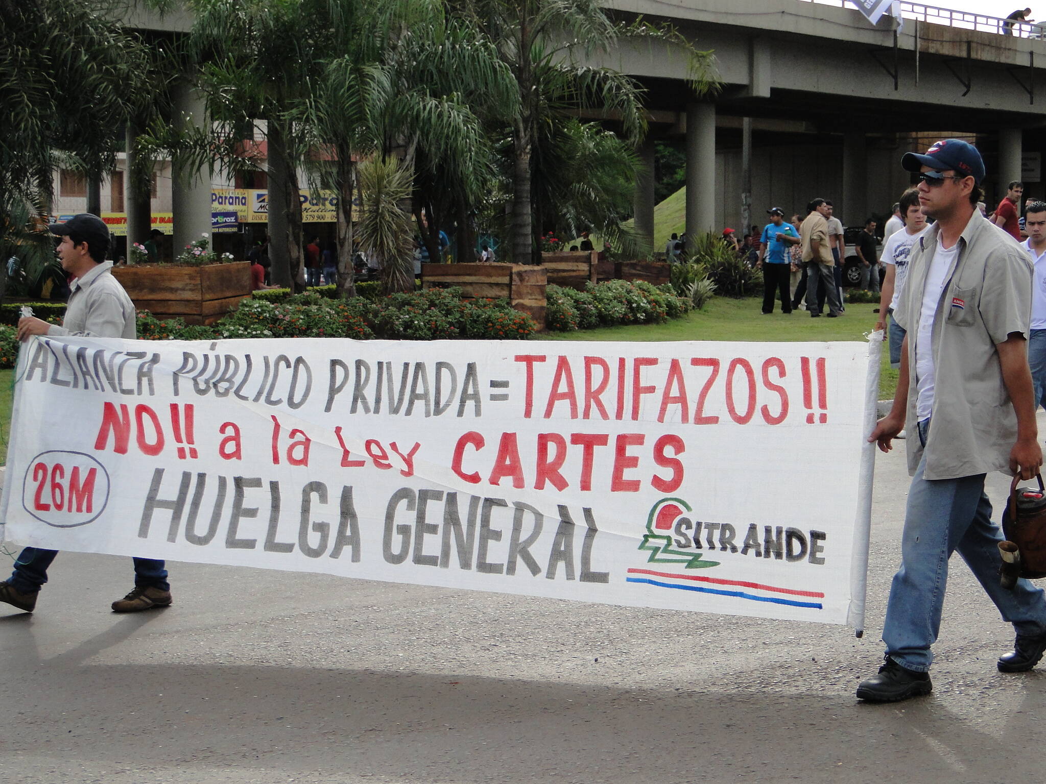 Greve geral fecha comércio no Paraguai