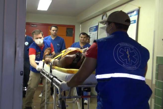 Homem fica gravemente ferido ao ser baleado em frente de casa na Vila Miranda