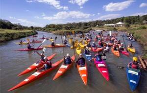 Entrege de Caiaques Meninos do Lago