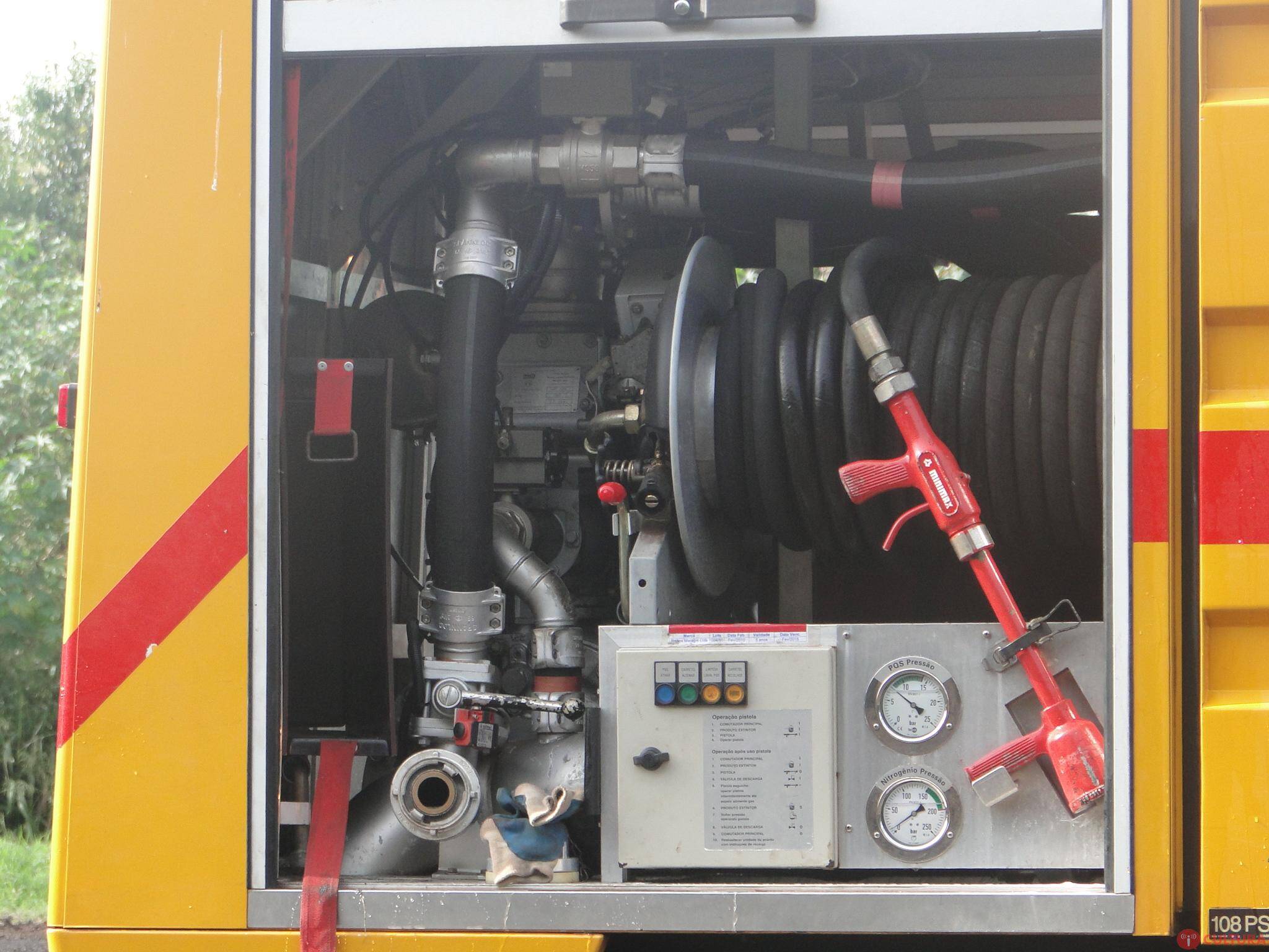 Bombeiros passam por simulação de incêndio no Aeroporto em Foz
