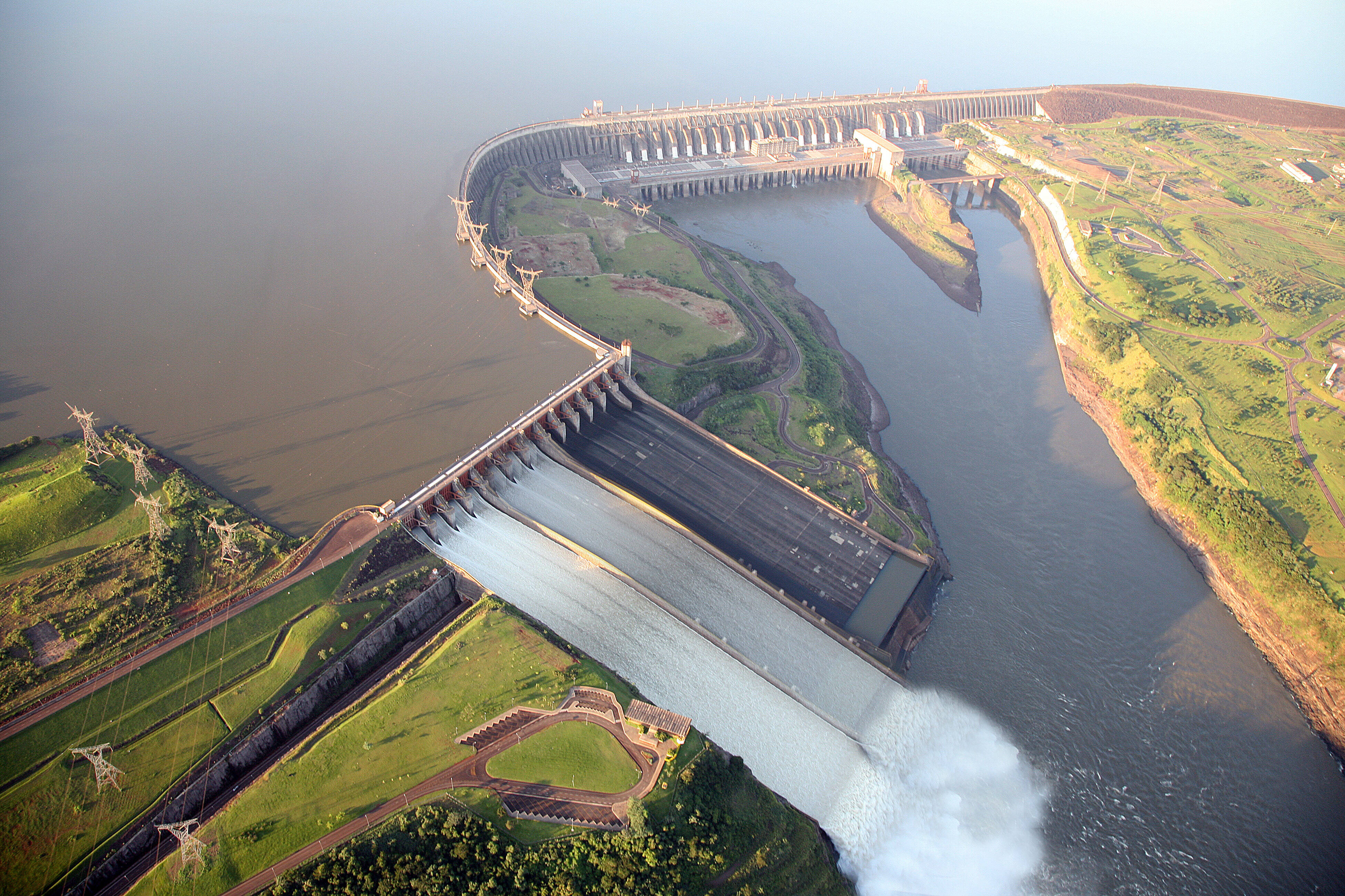 Usina de Itaipu completa 30 anos de operação