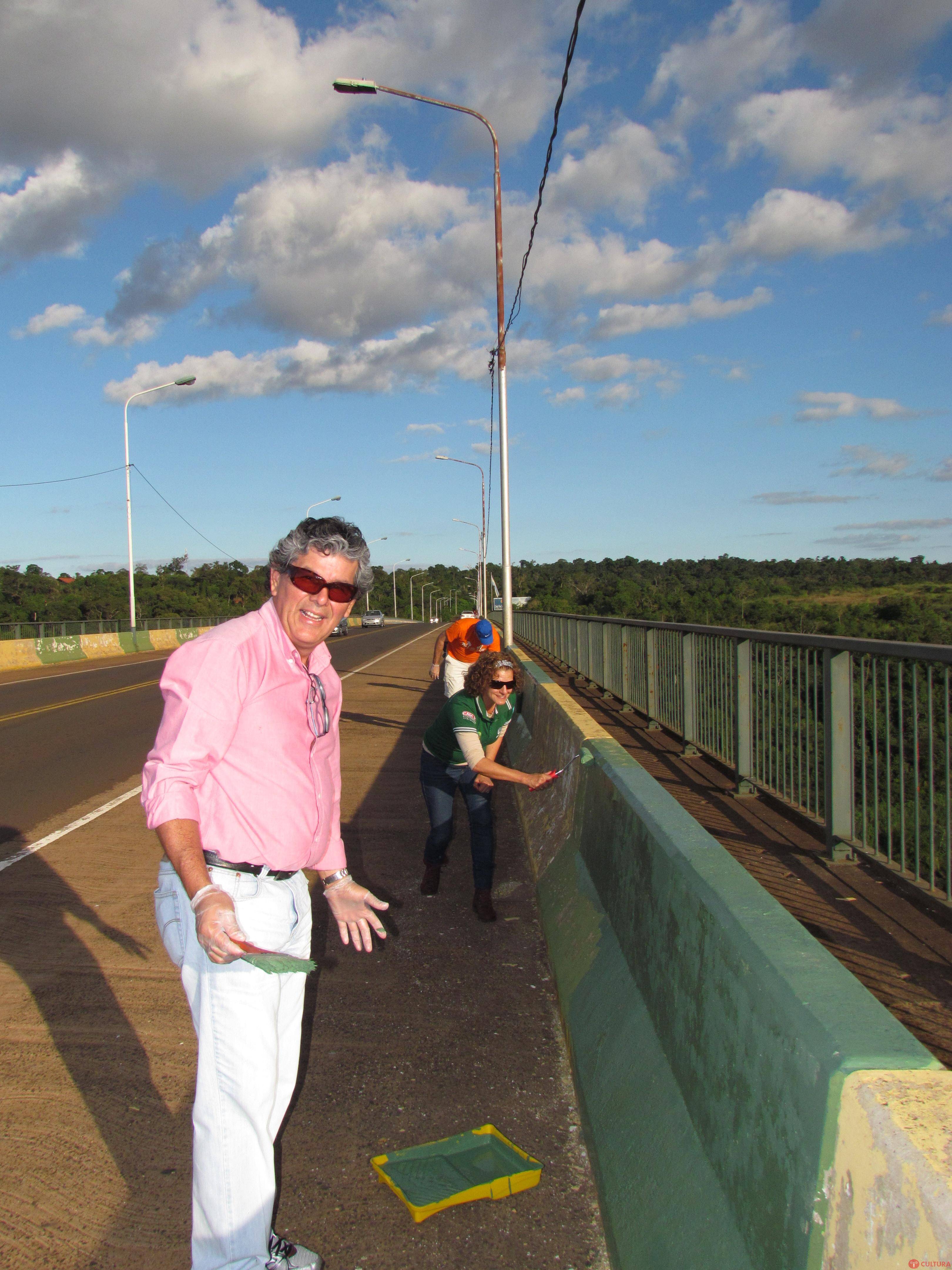 Ponte Tancredo Neves recebe nova pintura