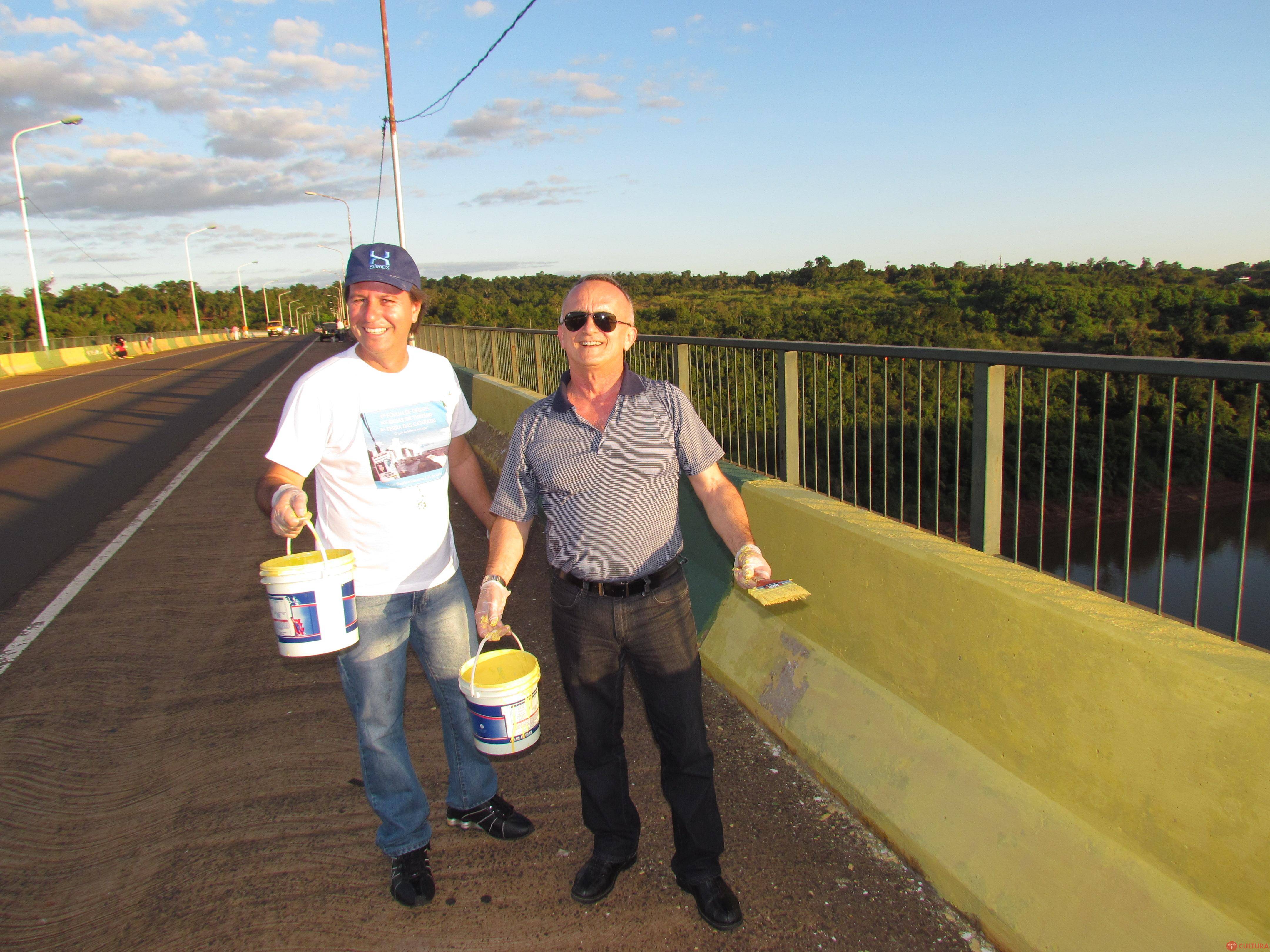 Ponte Tancredo Neves recebe nova pintura