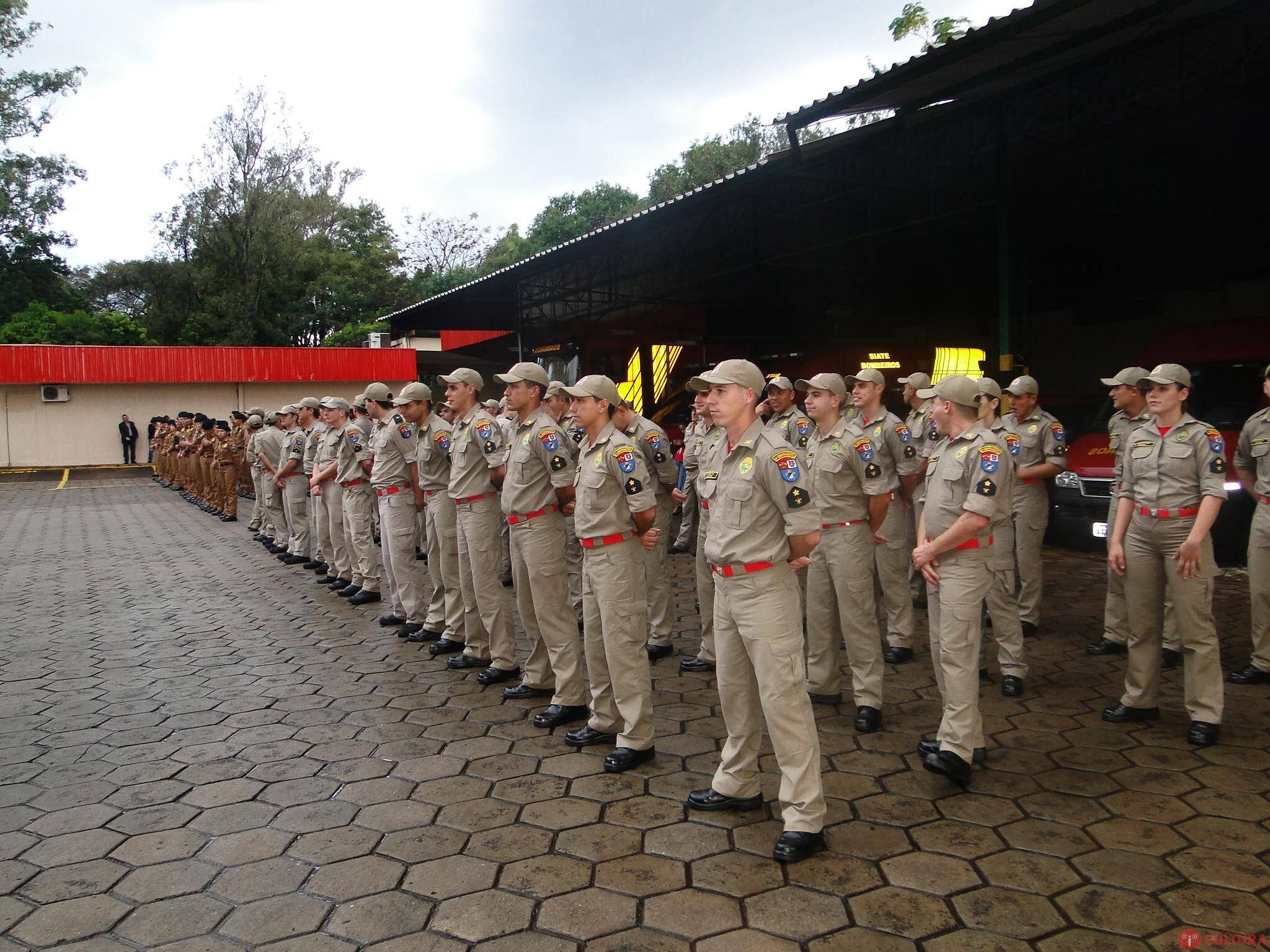 Governador apresenta novos policiais e bombeiros para Foz do Iguaçu