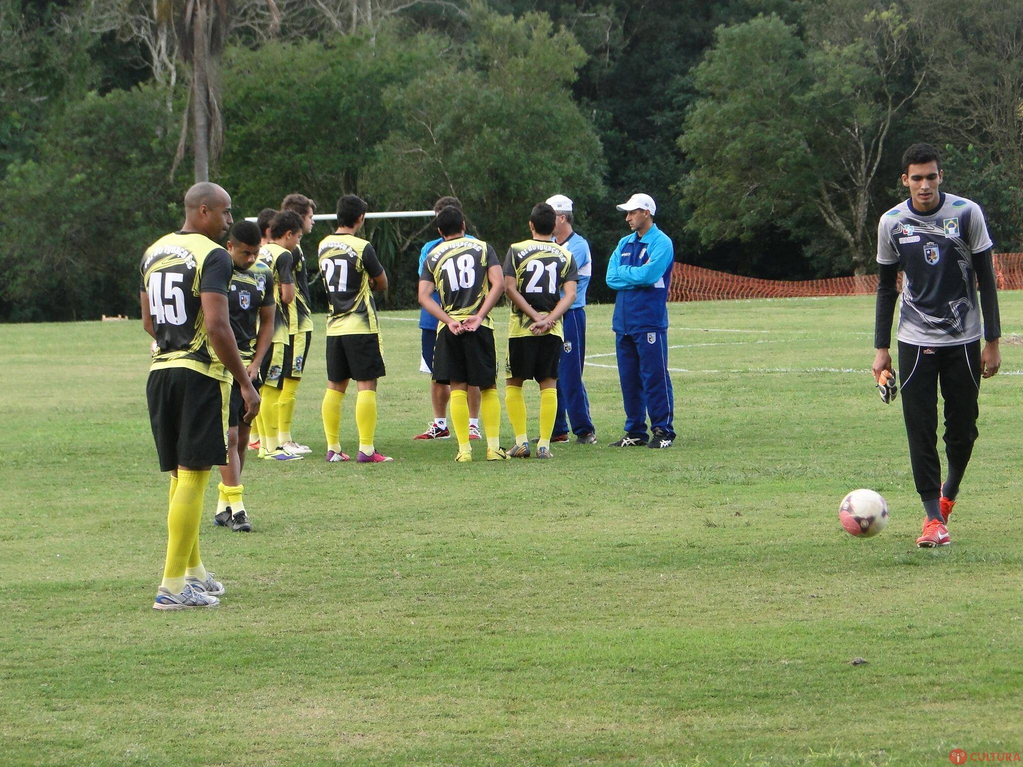 Seis jogadores do sub-18 sobem para o profissional do Foz Futebol Clube