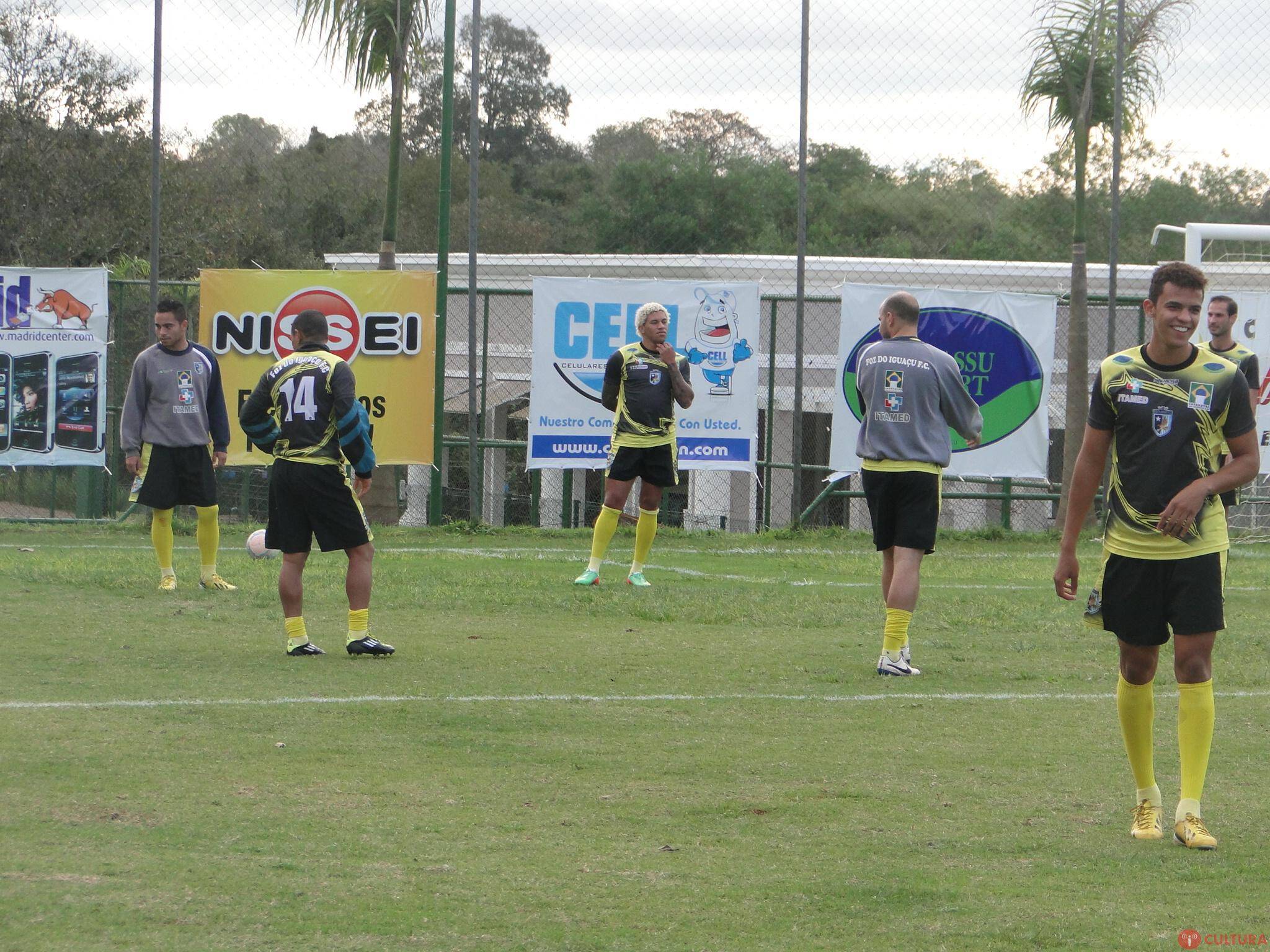 Seis jogadores do sub-18 sobem para o profissional do Foz Futebol Clube