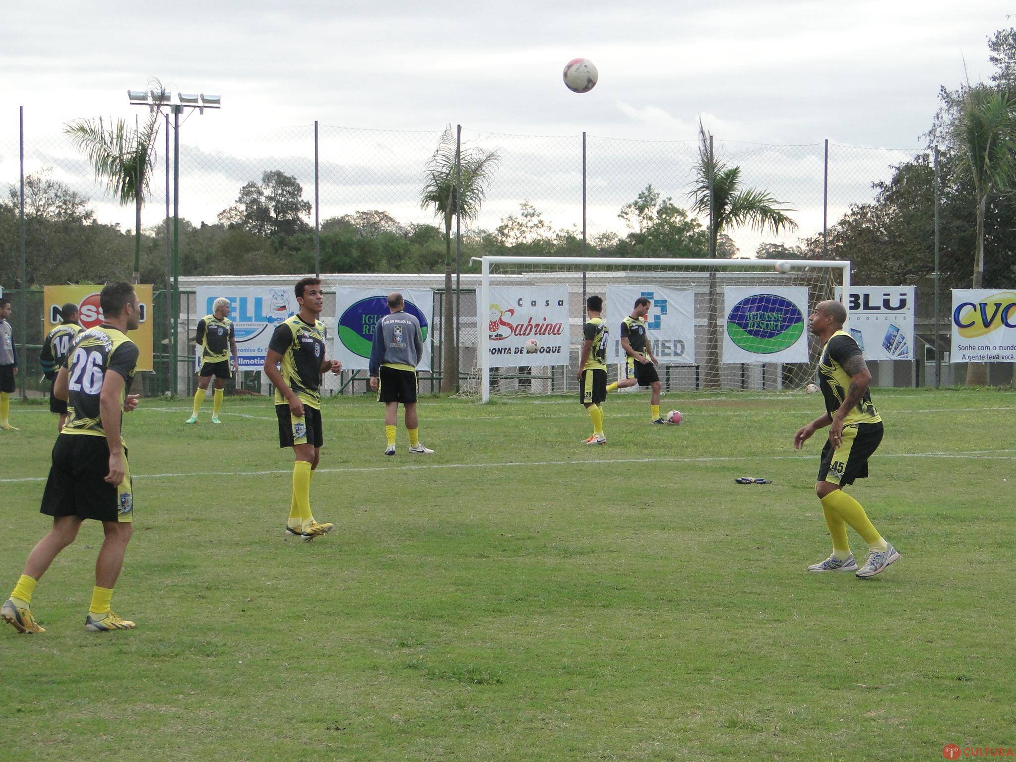 Seis jogadores do sub-18 sobem para o profissional do Foz Futebol Clube
