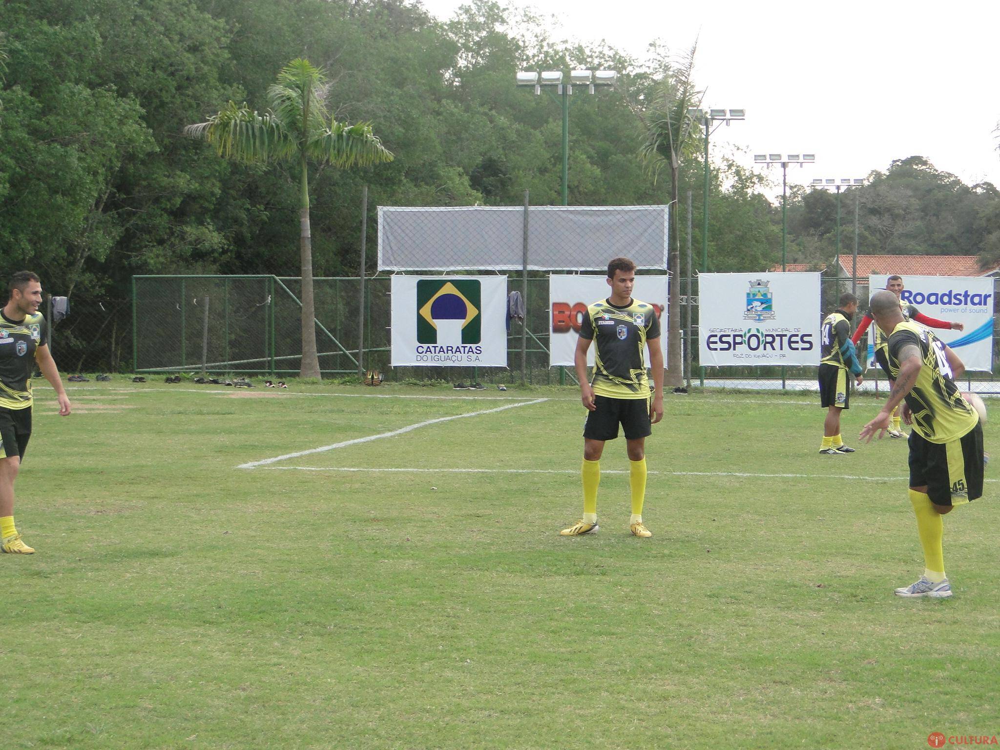 Seis jogadores do sub-18 sobem para o profissional do Foz Futebol Clube