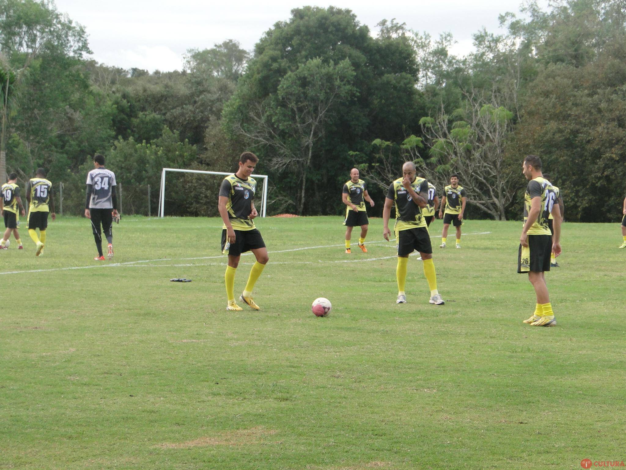 Seis jogadores do sub-18 sobem para o profissional do Foz Futebol Clube