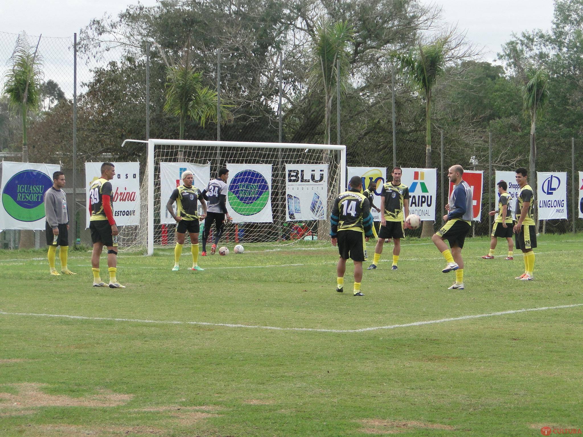 Seis jogadores do sub-18 sobem para o profissional do Foz Futebol Clube