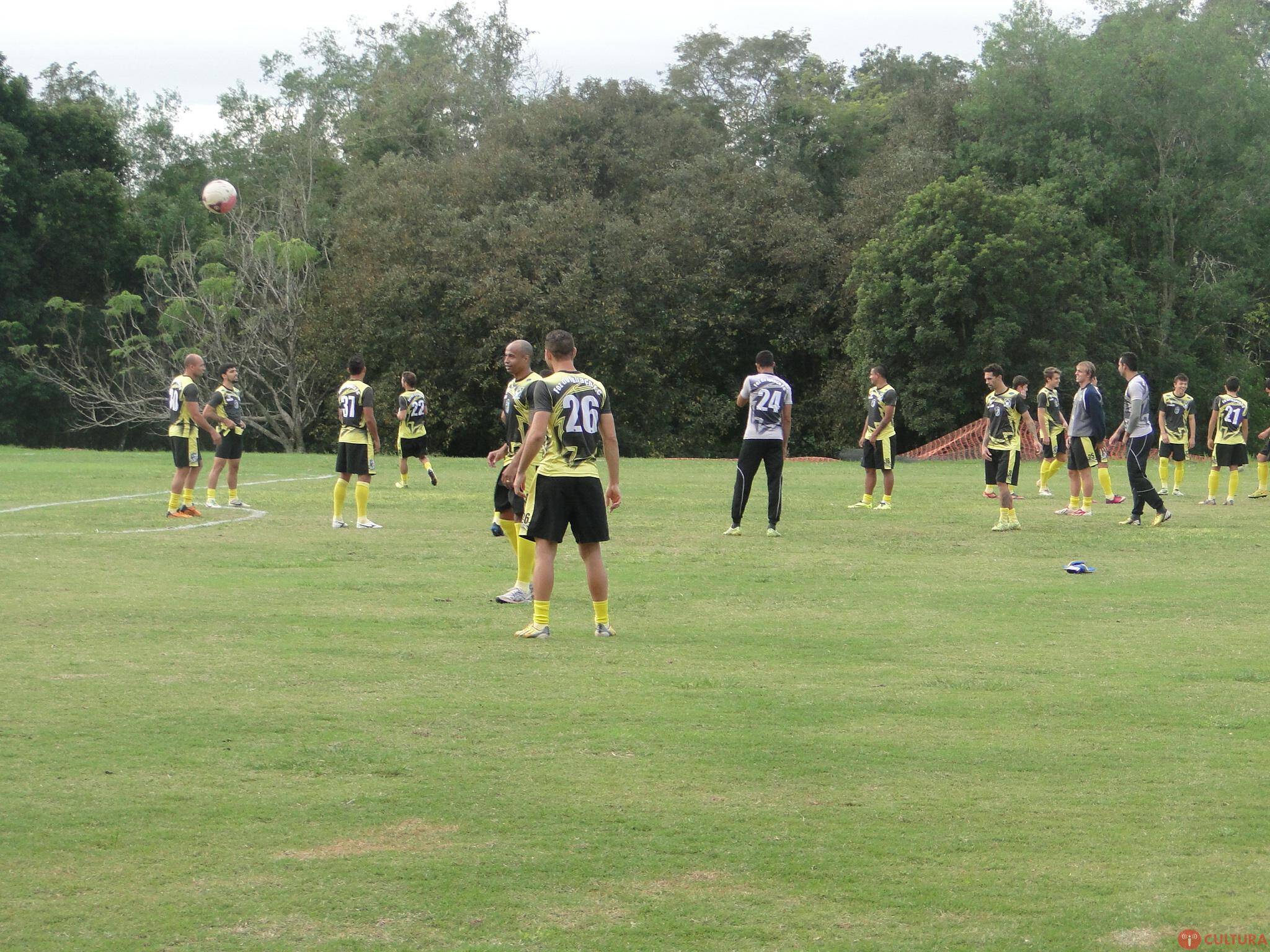 Seis jogadores do sub-18 sobem para o profissional do Foz Futebol Clube