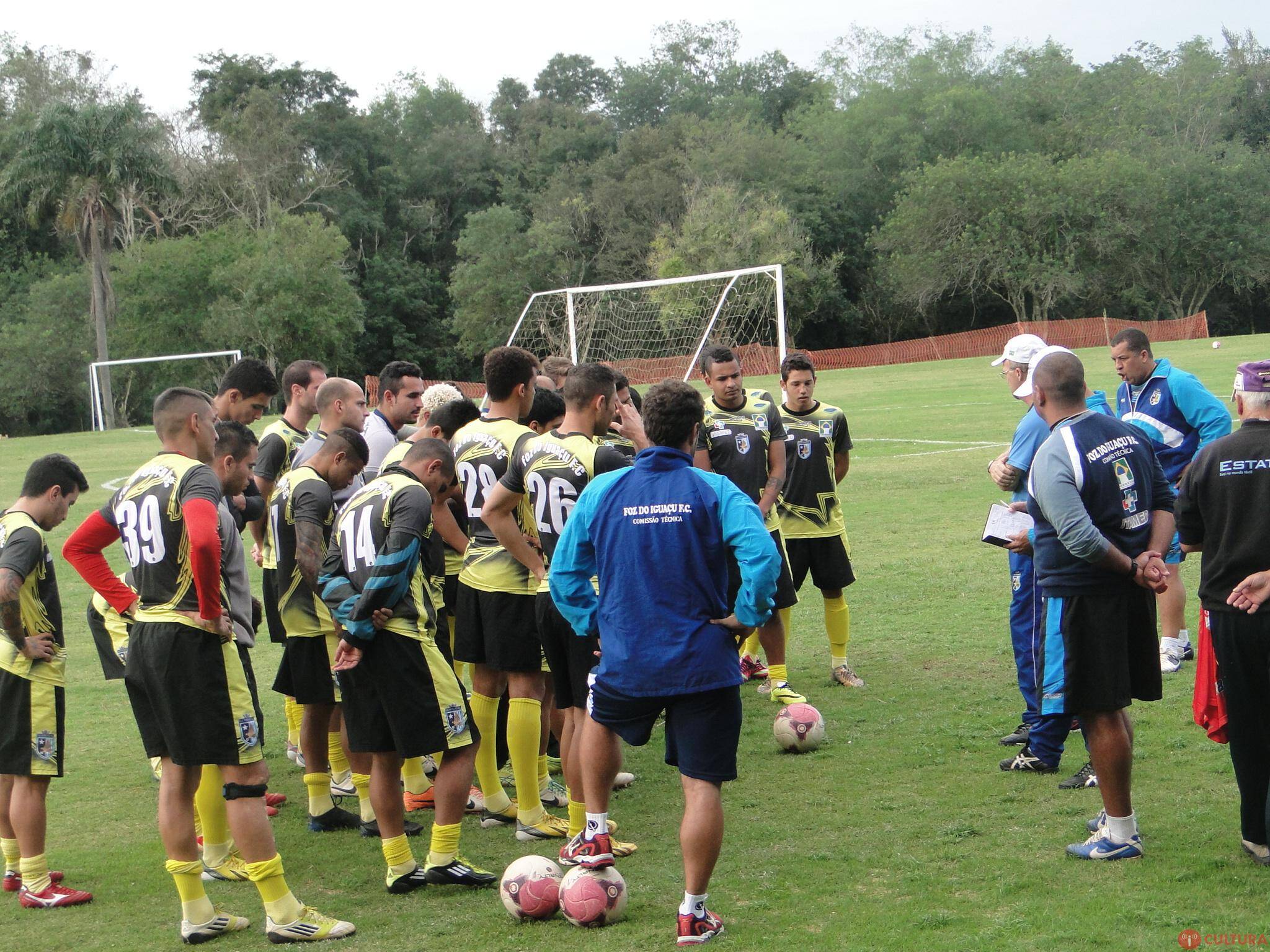 Seis jogadores do sub-18 sobem para o profissional do Foz Futebol Clube