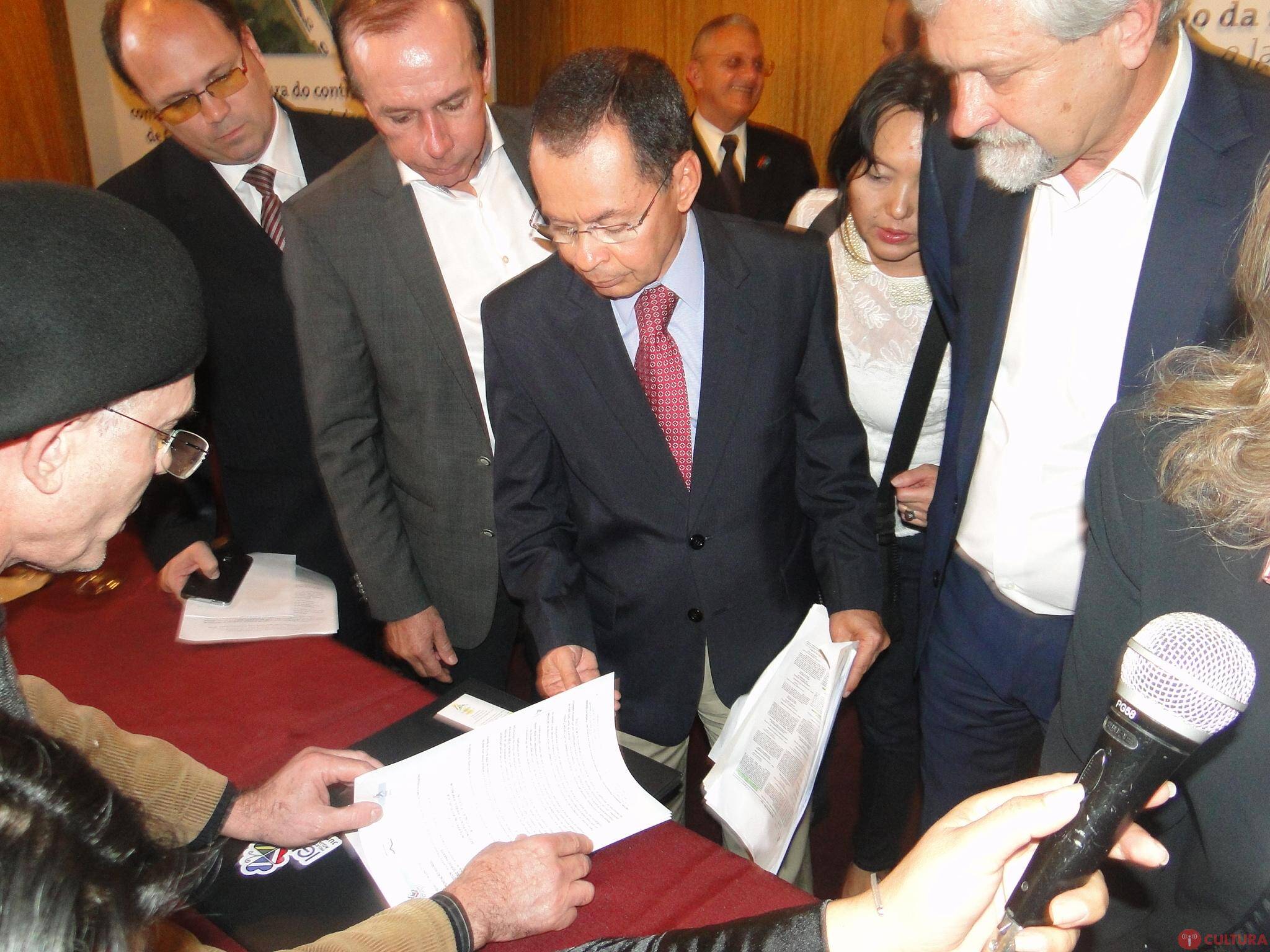 Assinatura firma a construção da segunda ponte Brasil/Paraguai