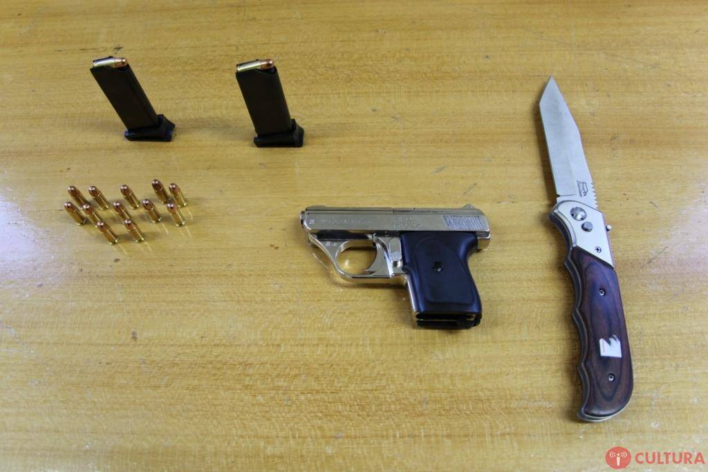 PF apreende pistola, carregadores e cigarros contrabandeados