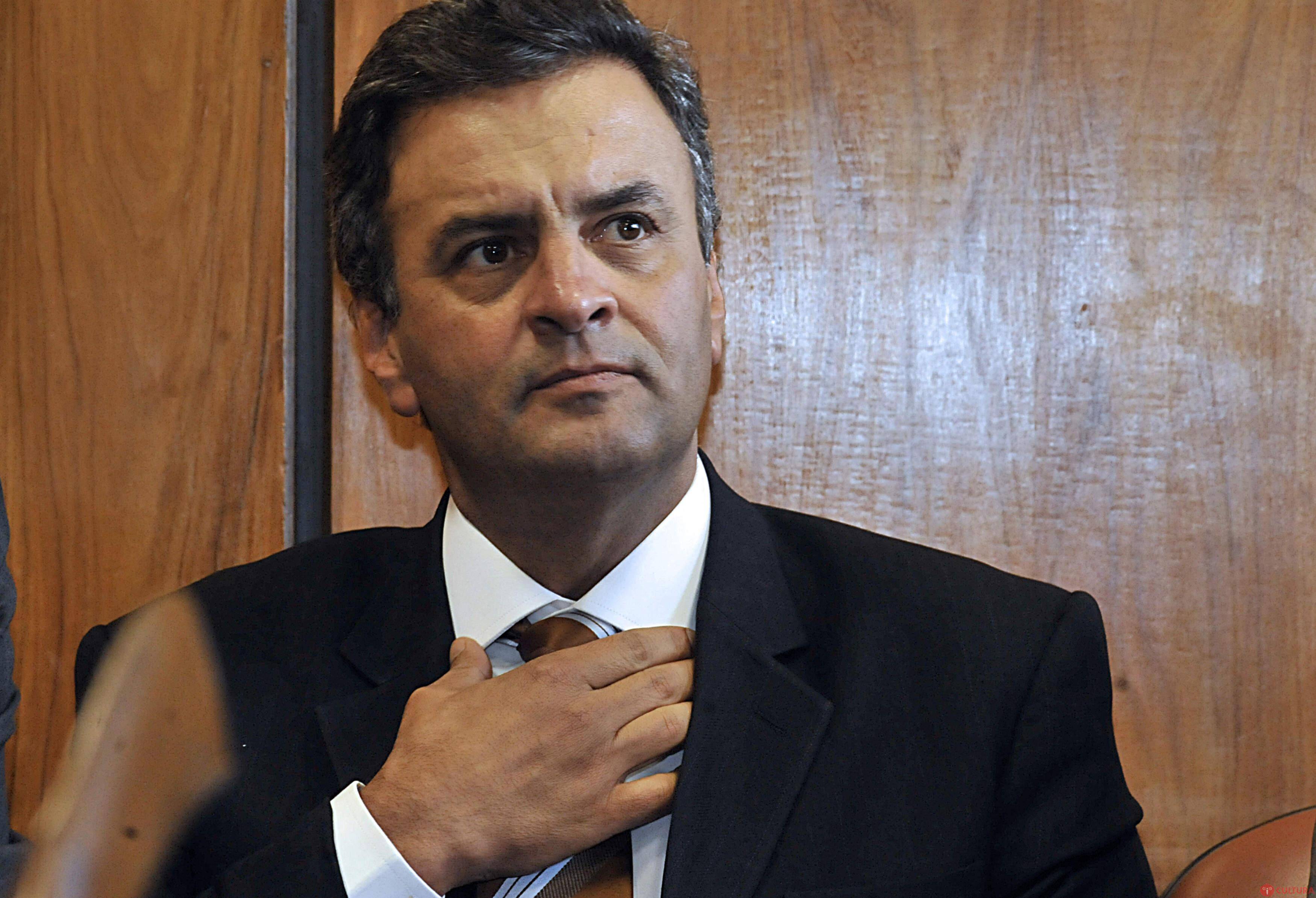 Aécio promete reajustar aposentadorias considerando aumento dos remédios
