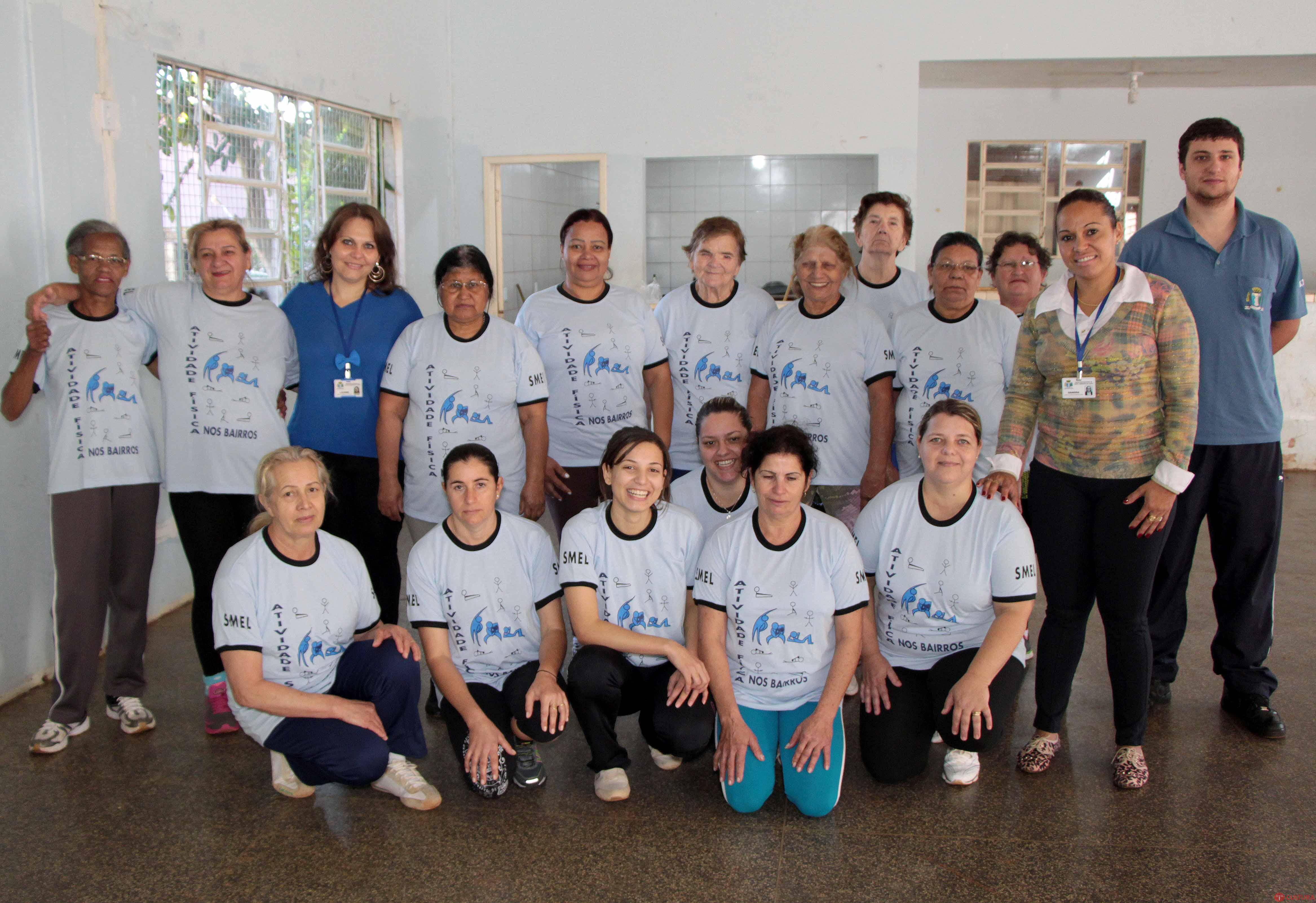 Ginástica comunitária leva saúde à terceira idade em Santa Terezinha
