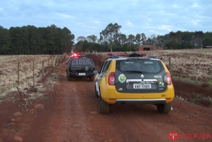 Rocam intercepta veículo roubado em estrada rural de Foz