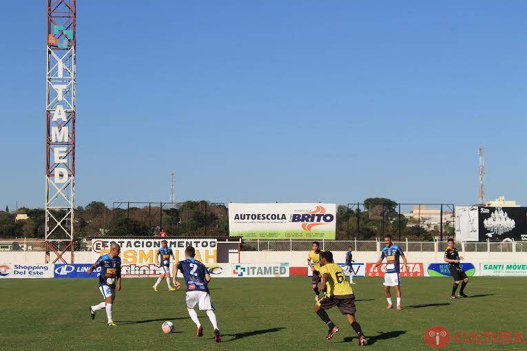 Em jogo polêmico Foz do Iguaçu vence clássico do Oeste