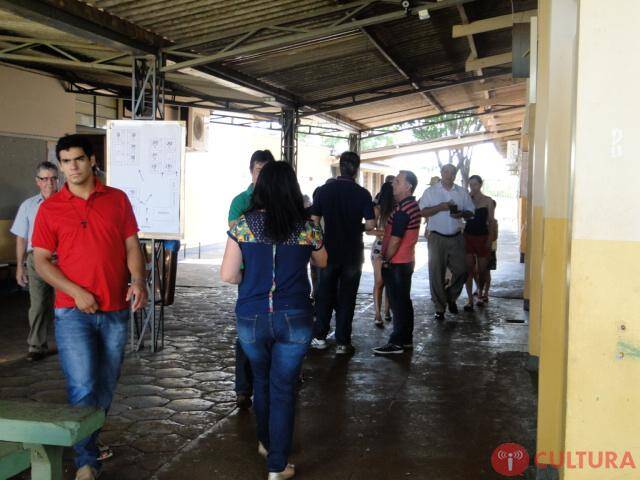 Sem luz, urnas em Santa Terezinha de Itaipu funcionam com bateria