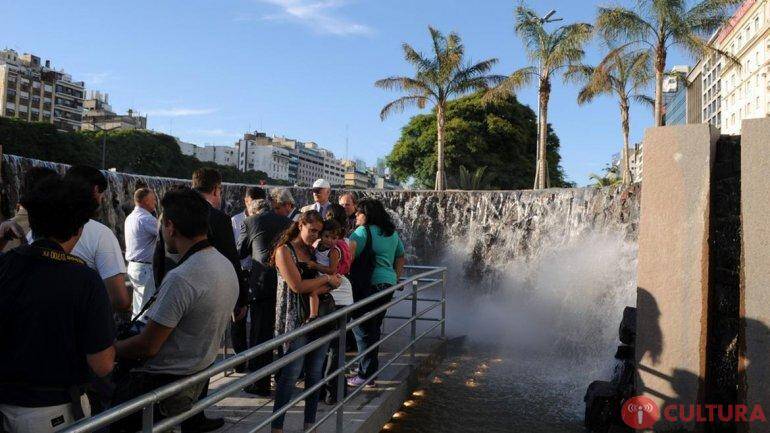 Monumento das Cataratas chamam atenção no centro de Buenos Aires