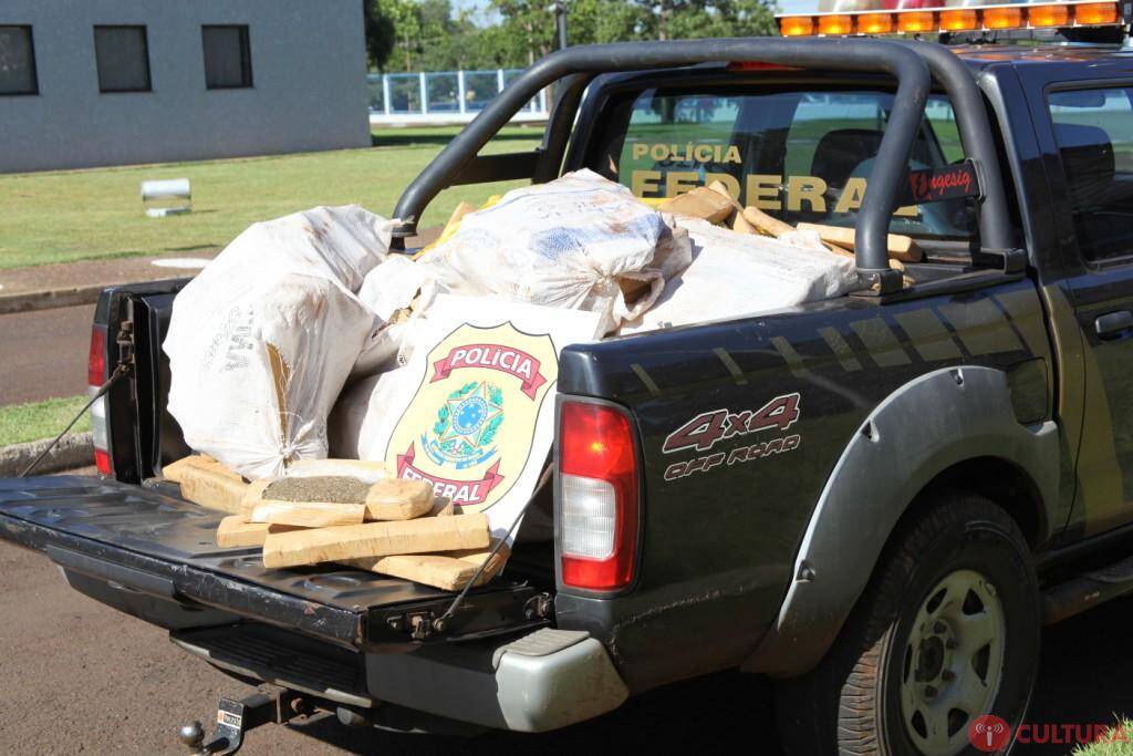 Policiais federais apreendem 676 kg de maconha no Lago de Itaipu