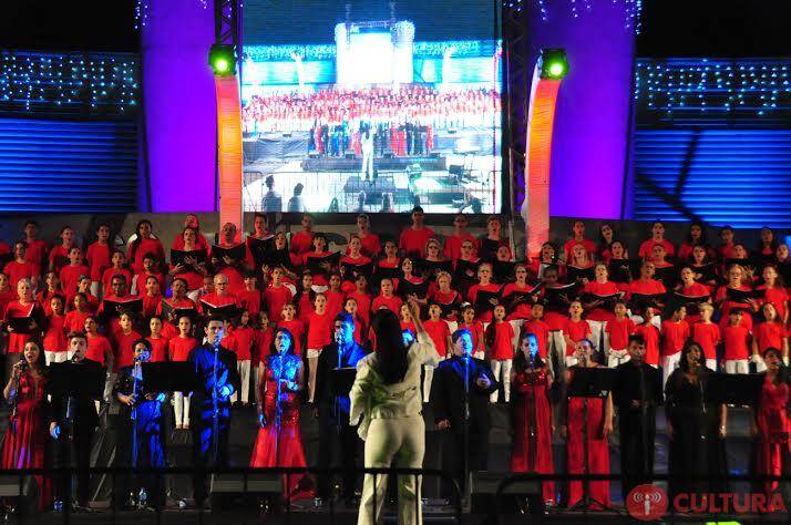 Espetáculo e Natal encanta público em Santa Terezinha de Itaipu