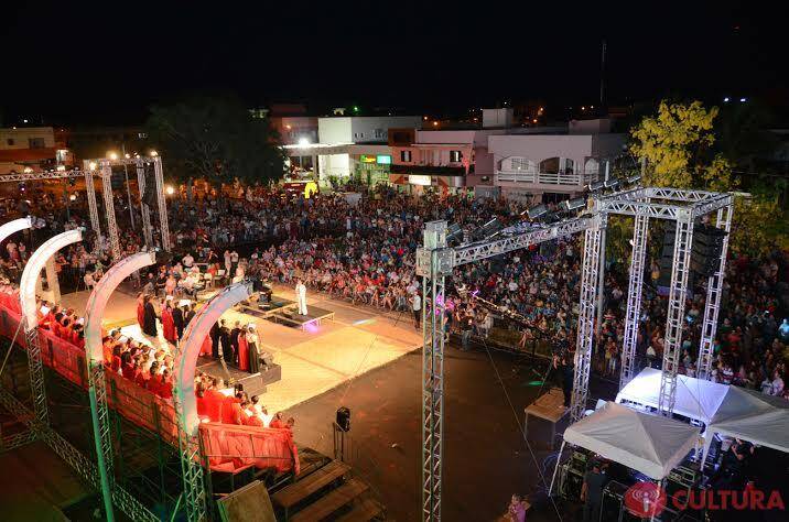 Espetáculo e Natal encanta público em Santa Terezinha de Itaipu