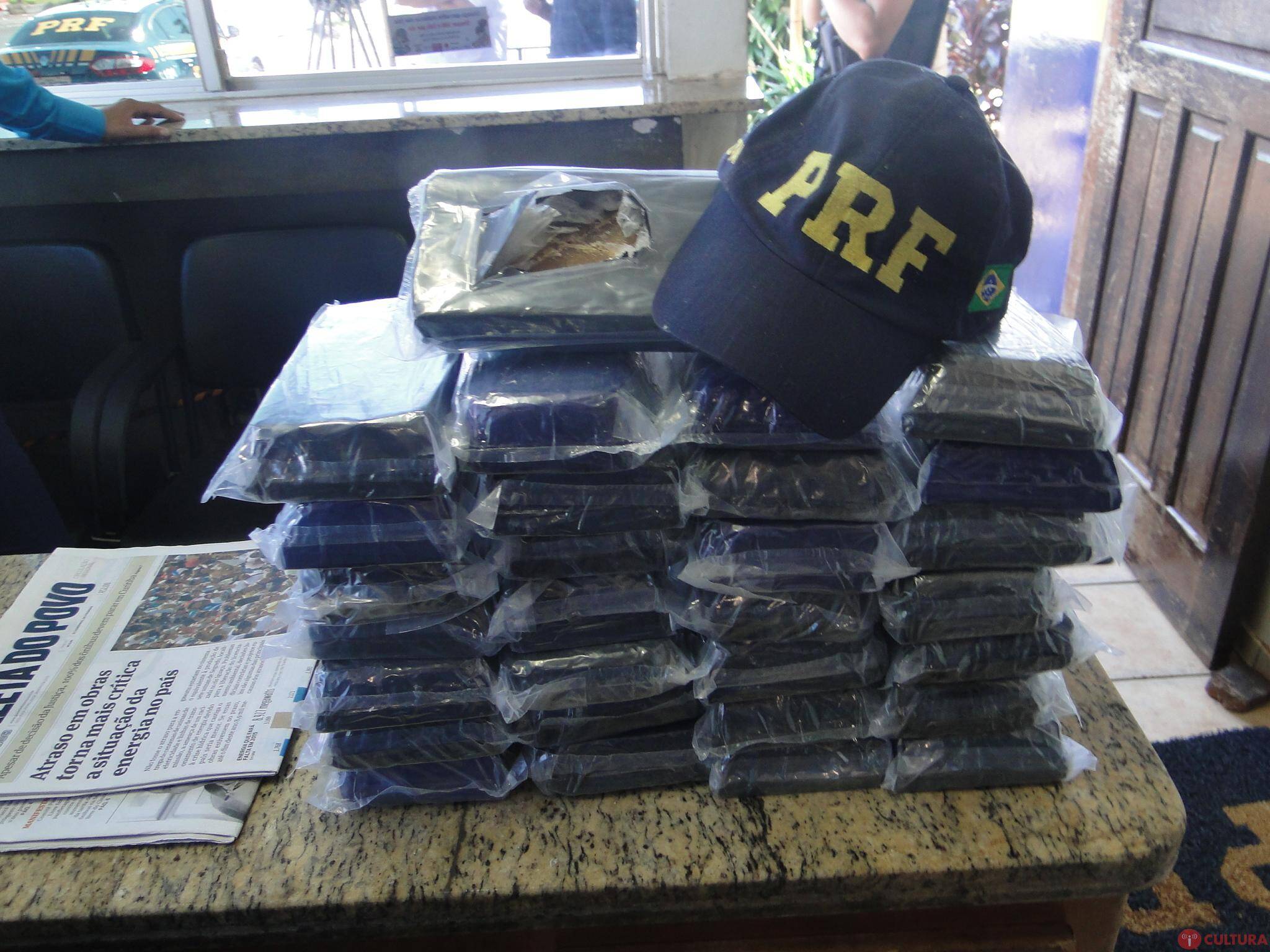 PRF apreende 30 kg de crack escondidos em tanque de combustível
